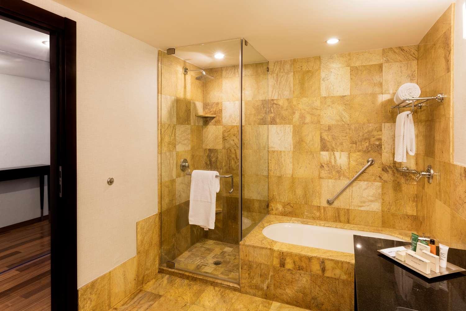 Standard Junior King Suite - Photo 5