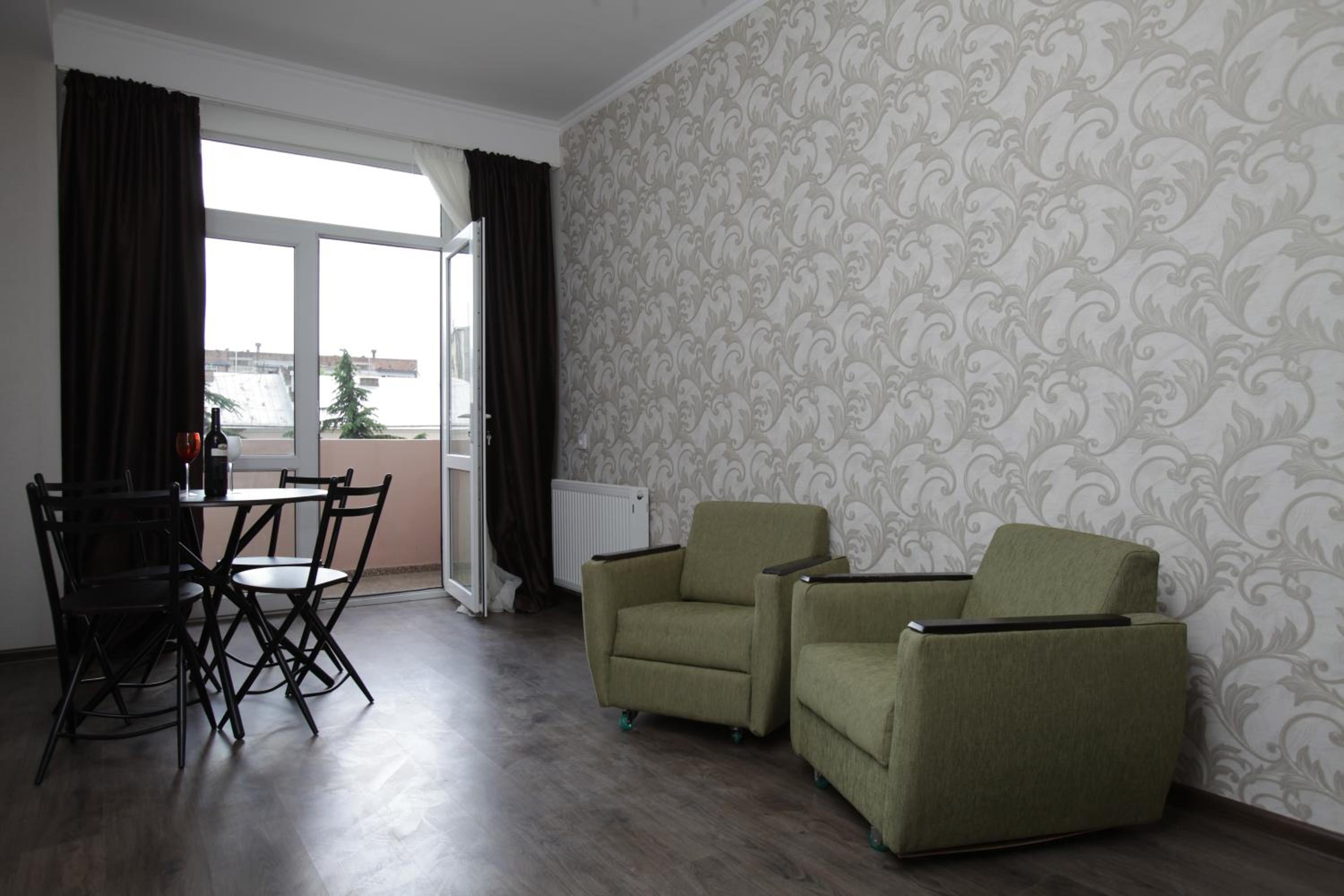Apartment with Balcony - Photo 18
