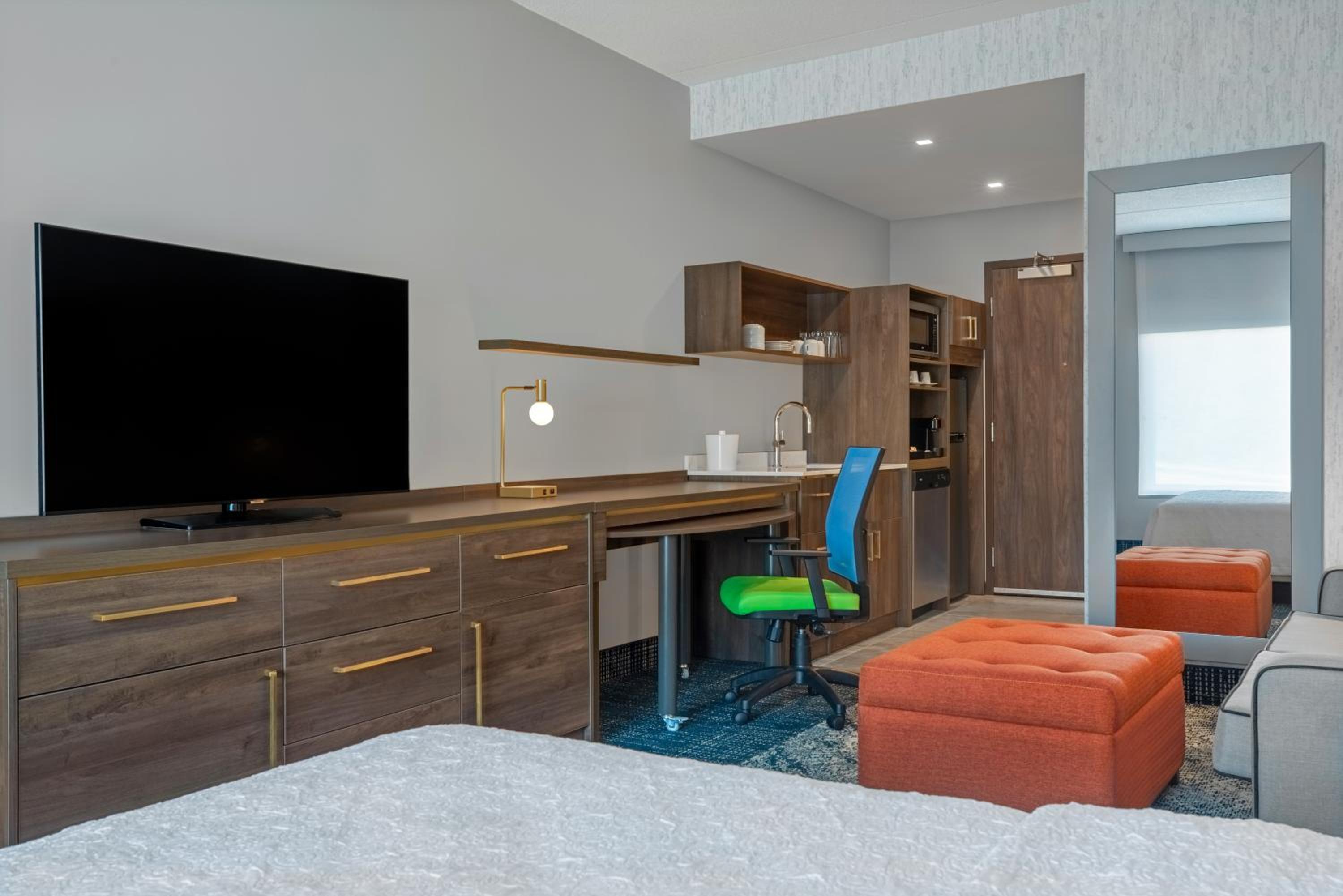 Queen Studio Suite with Sofa Bed - Photo 1