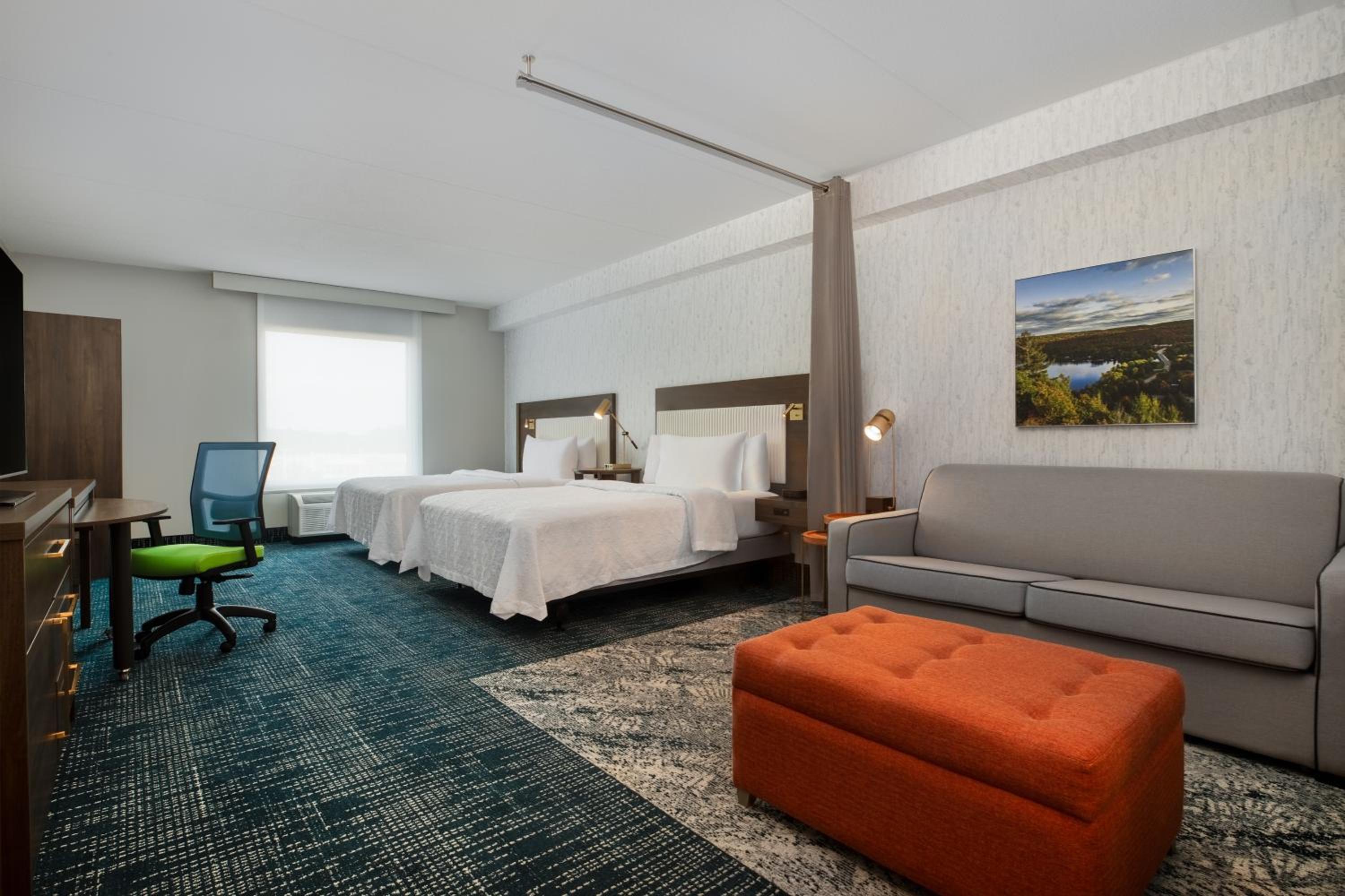 2 Queen Beds Suite with Sofa Bed - Non-Smoking