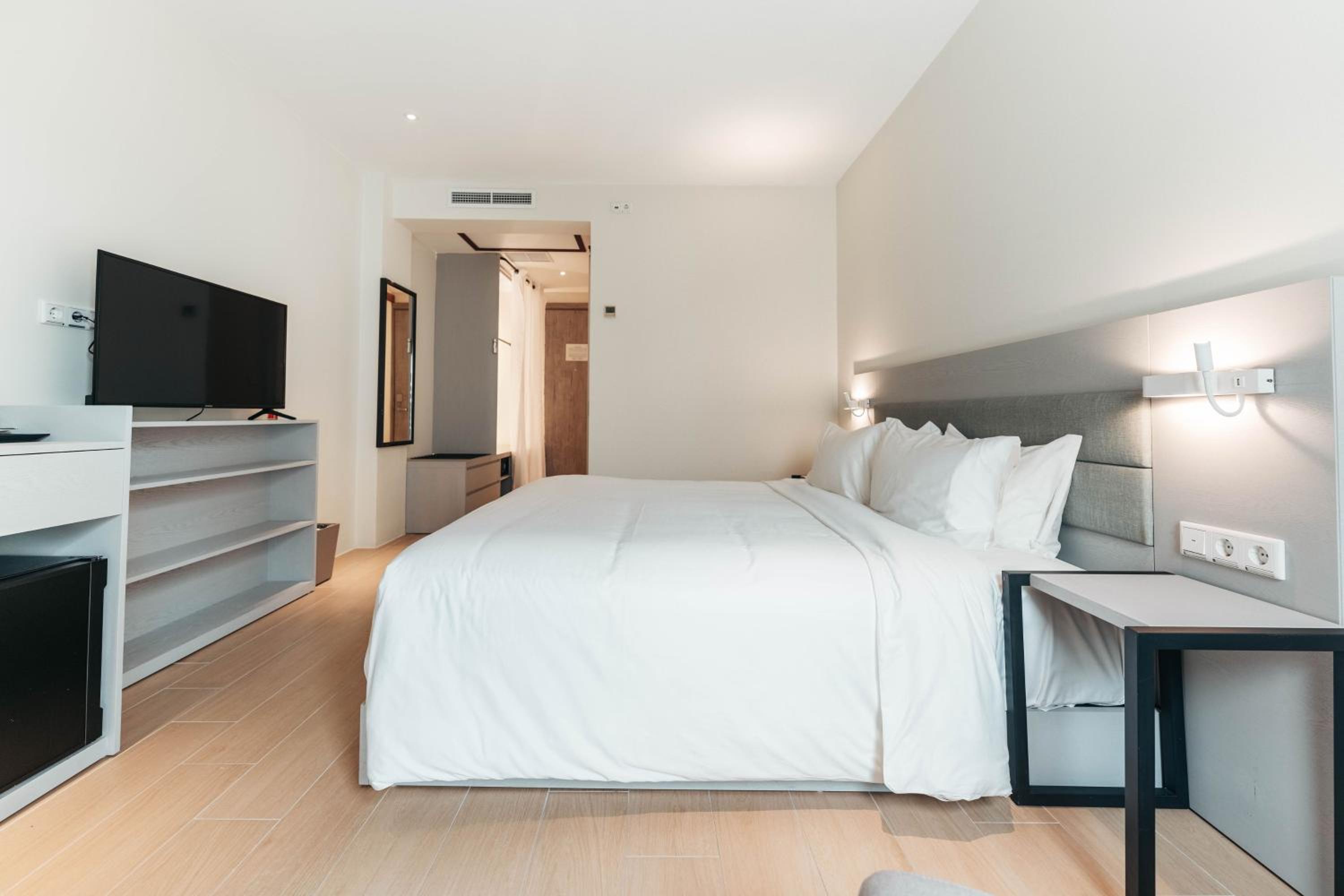 Superior King Room - Photo 1