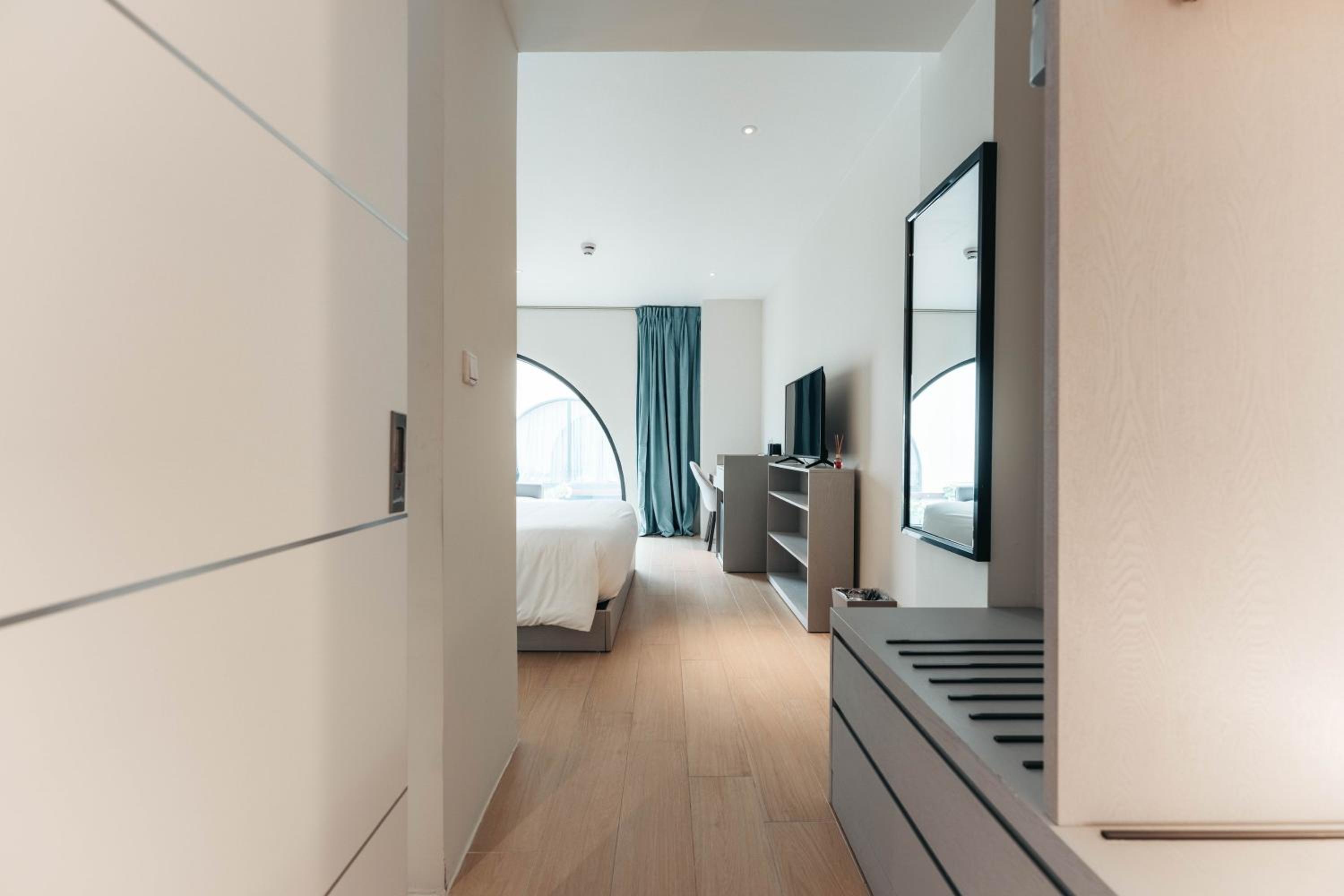 Superior King Room - Photo 3