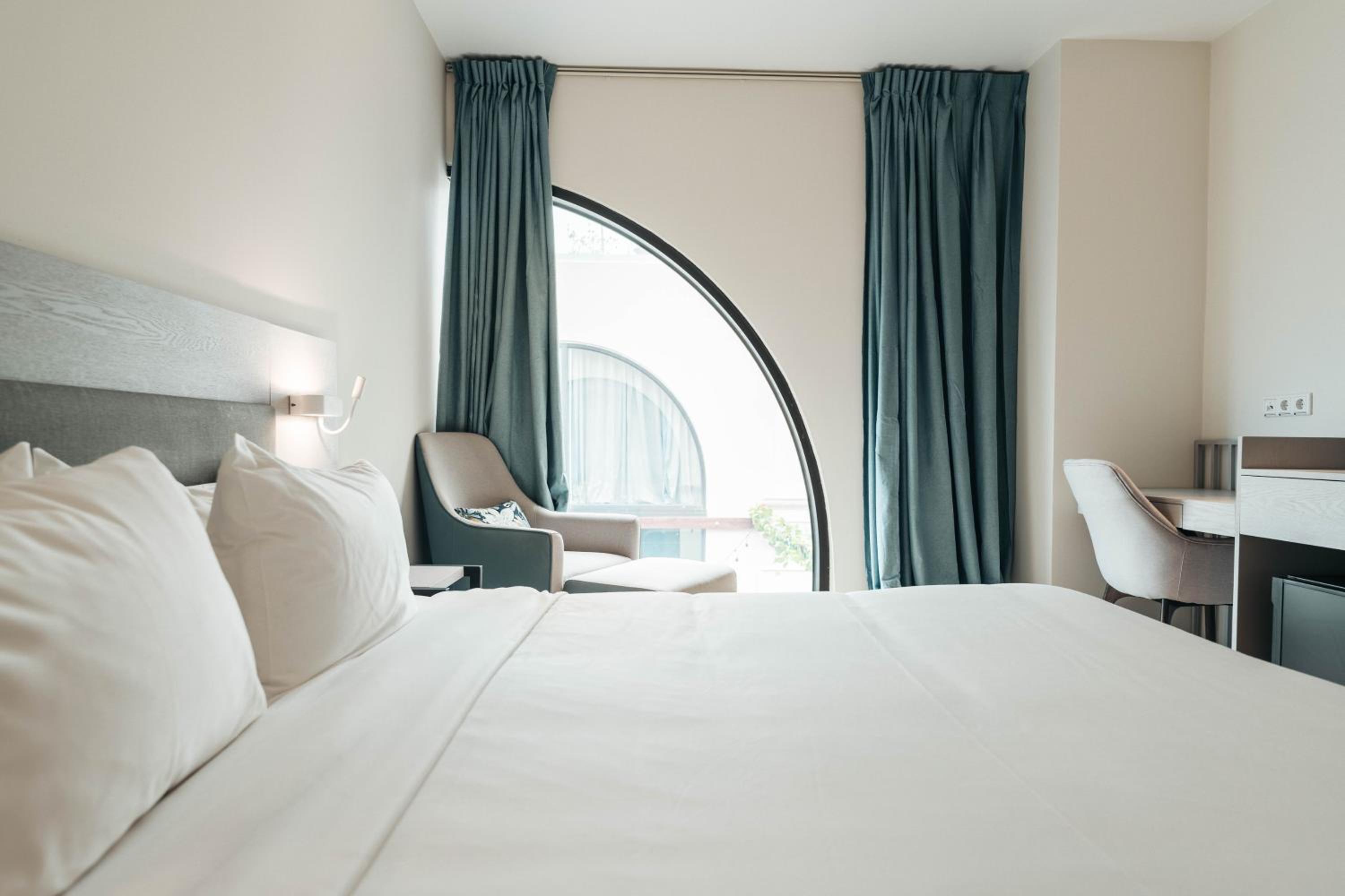 Superior King Room - Photo 2