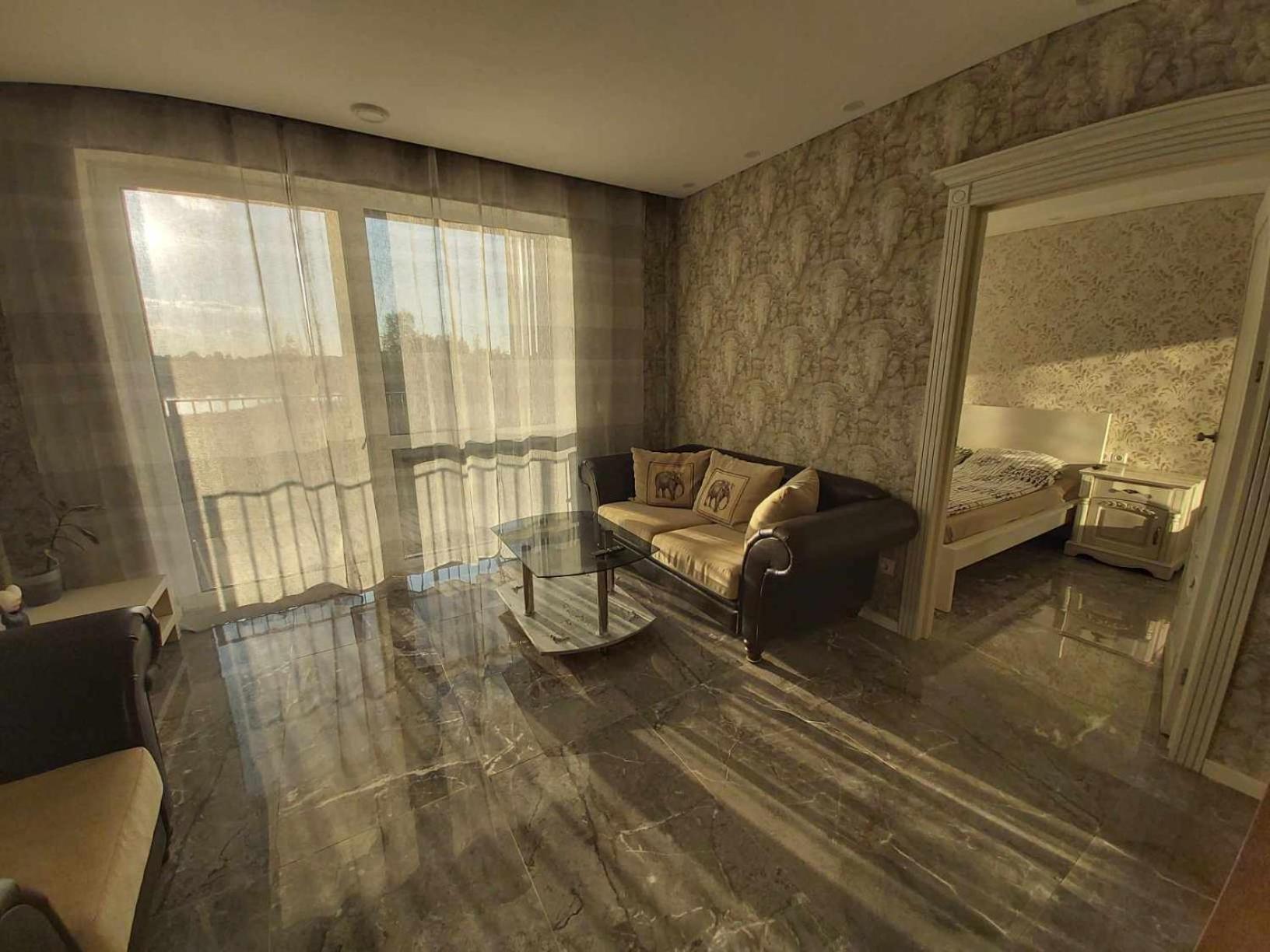 One-Bedroom Apartment - Photo 12