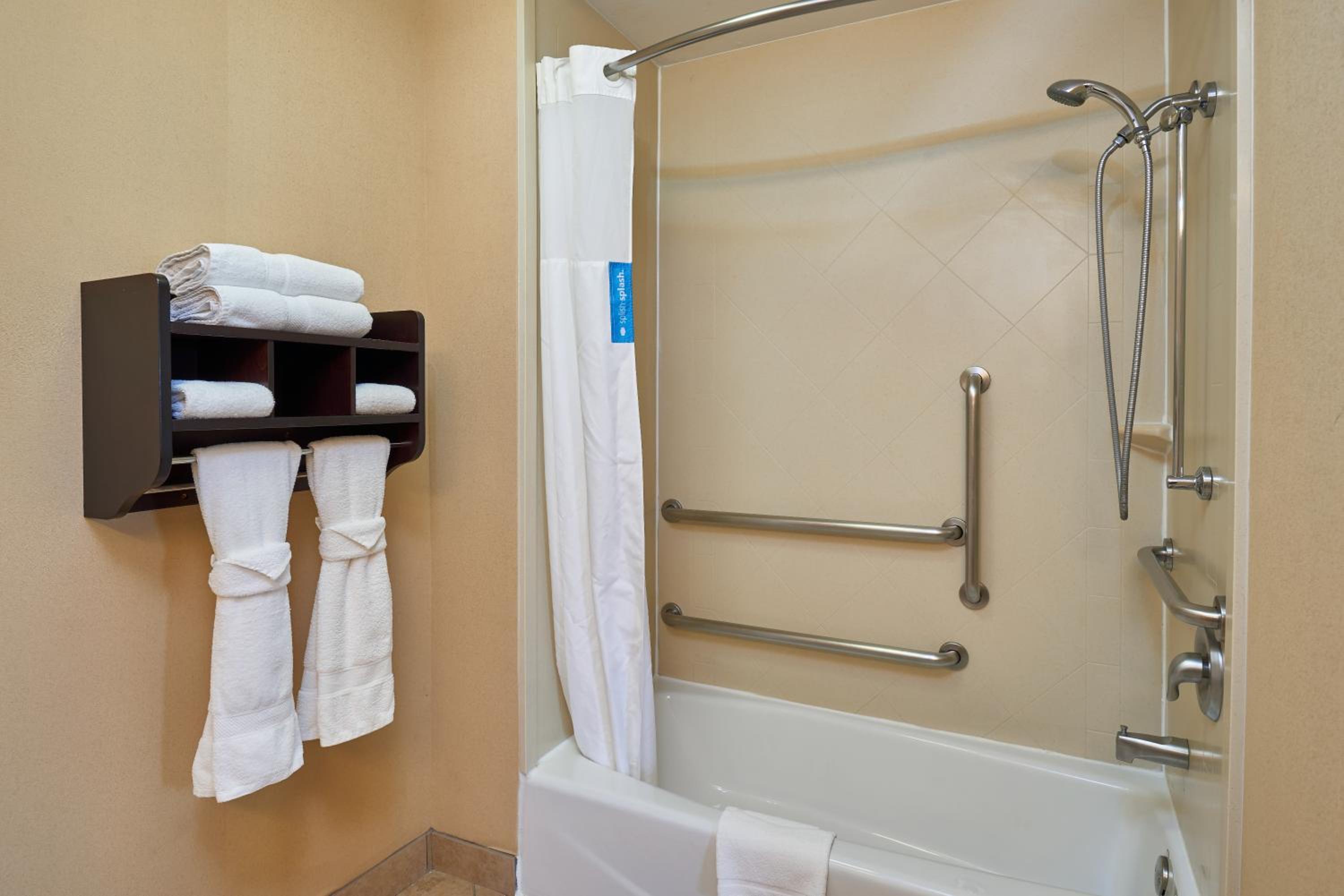 King Room with Accessible Tub - Mobility and Hearing Access/Non-Smoking - Photo 2