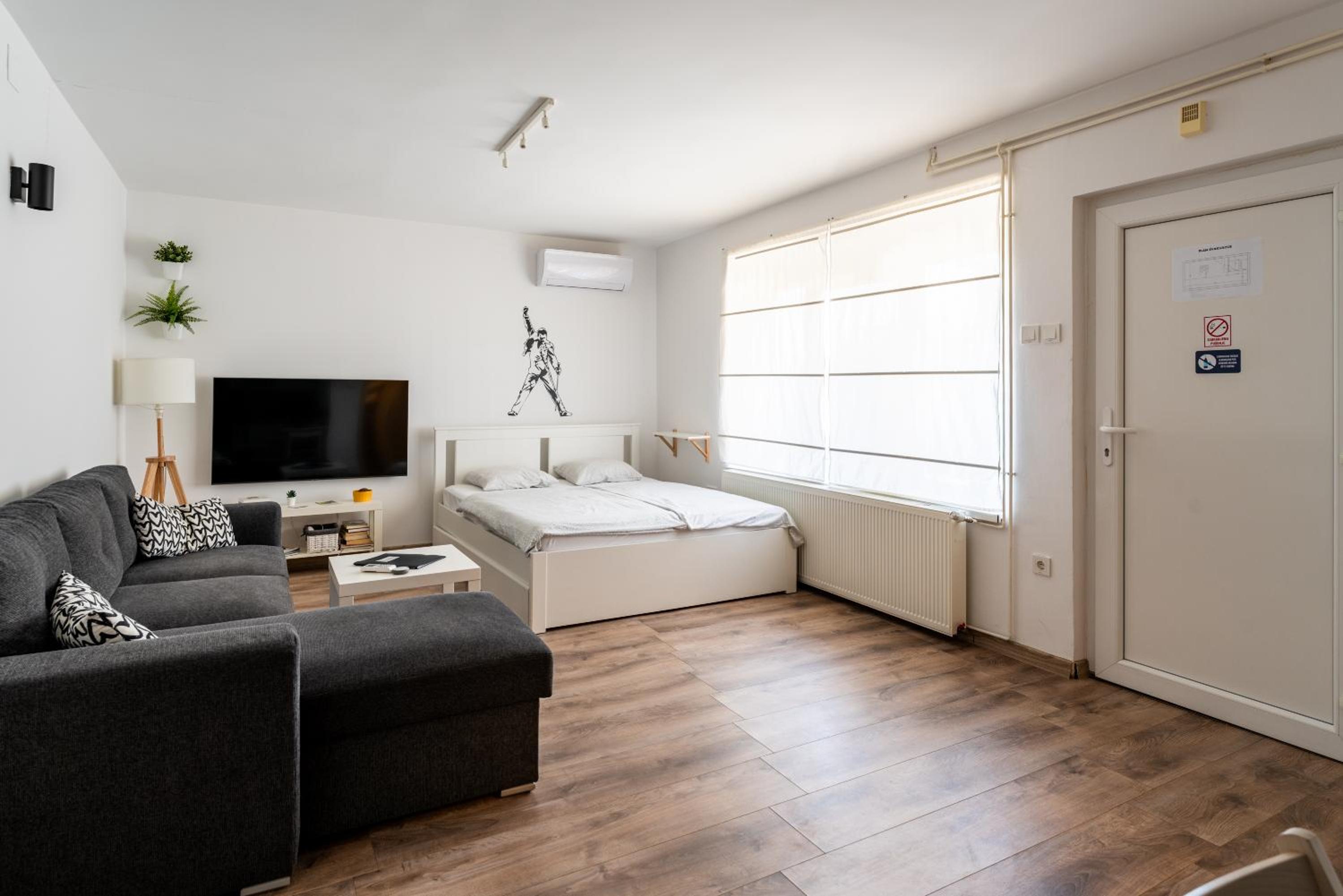Studio Apartment - Photo 3