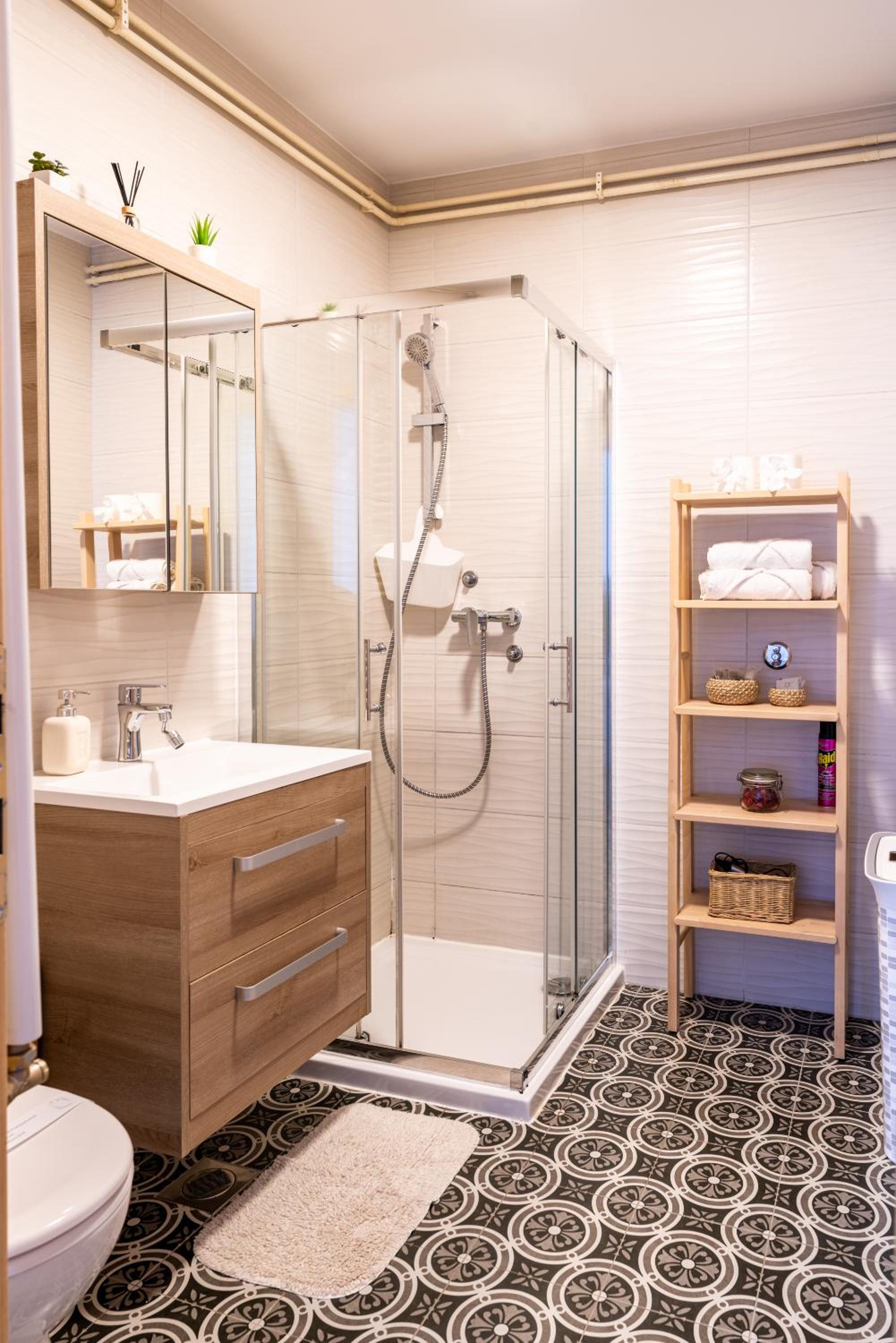 Studio Apartment - Photo 16