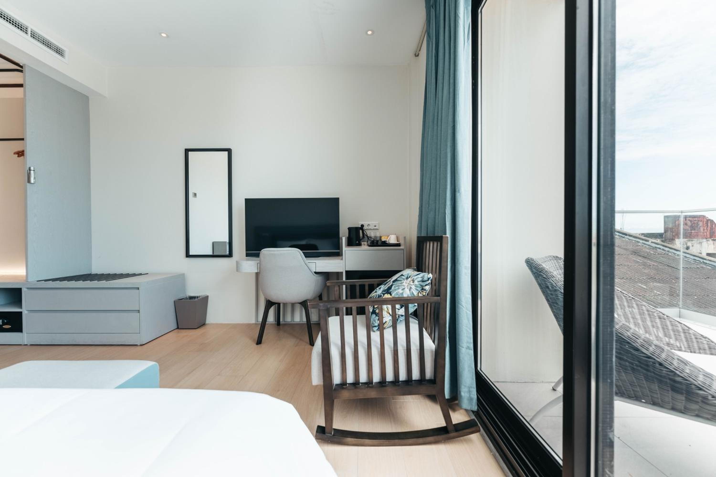 Deluxe Studio Suite