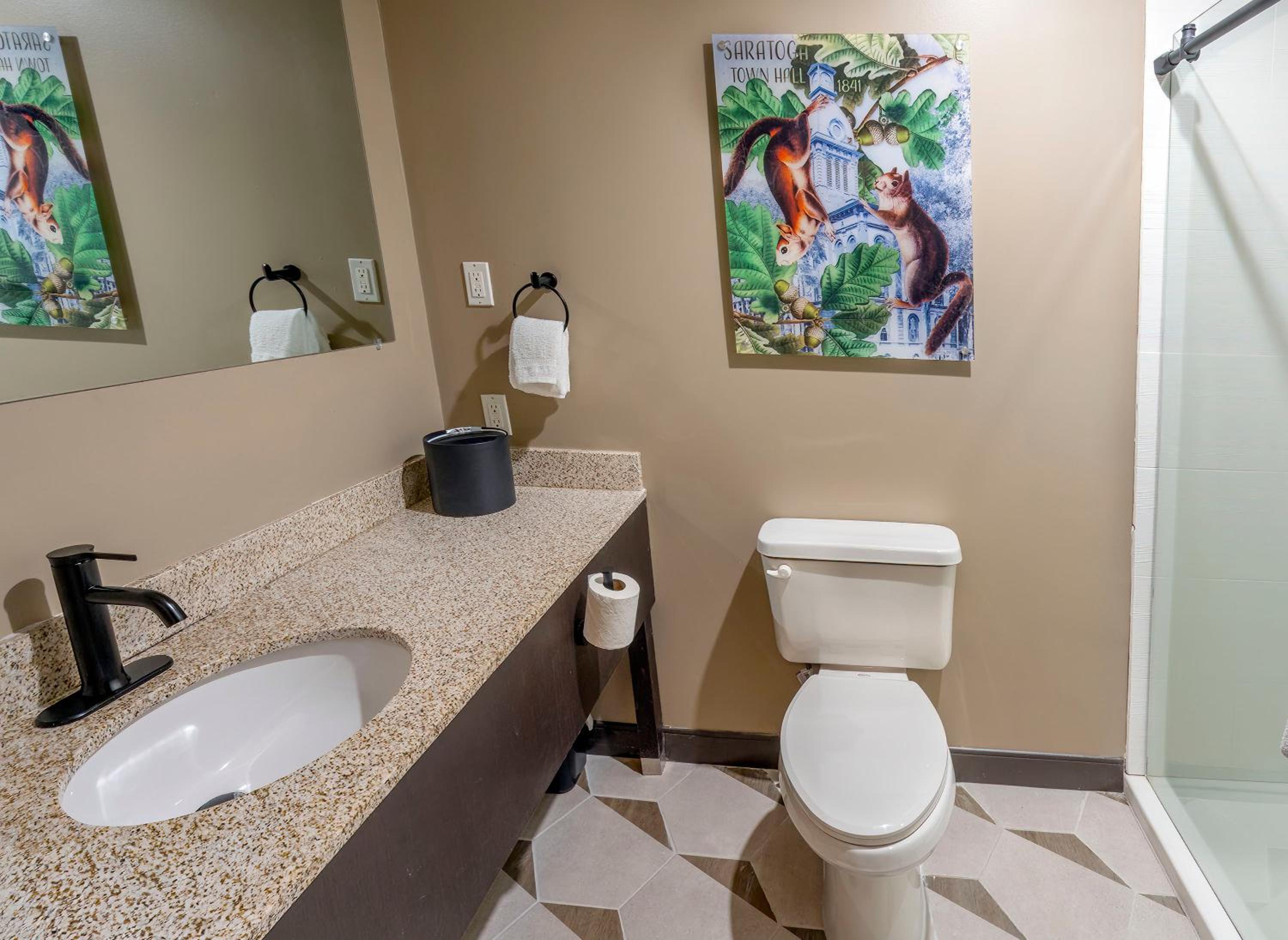 Queen Suite - Photo 2