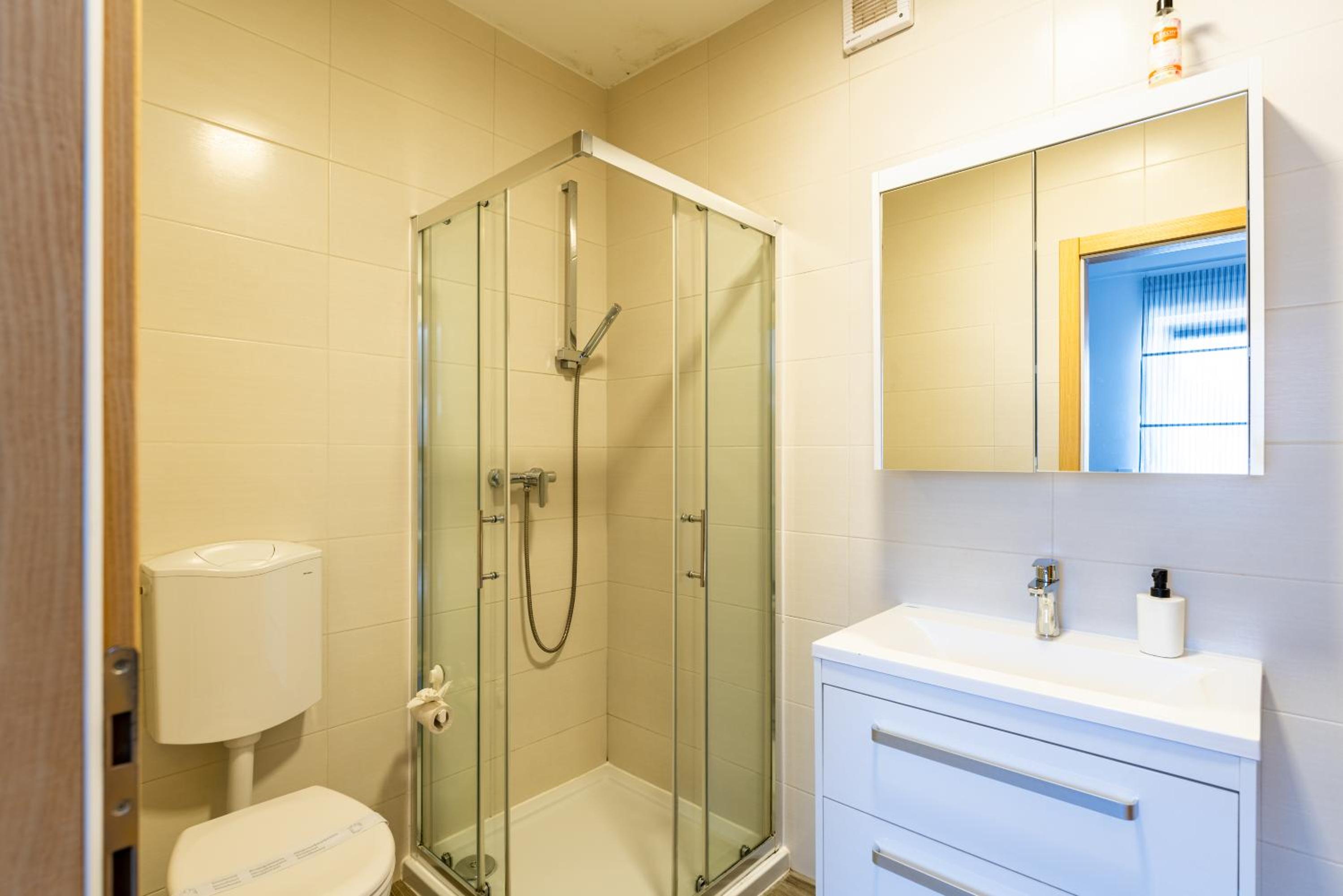 Studio Apartment - Photo 9
