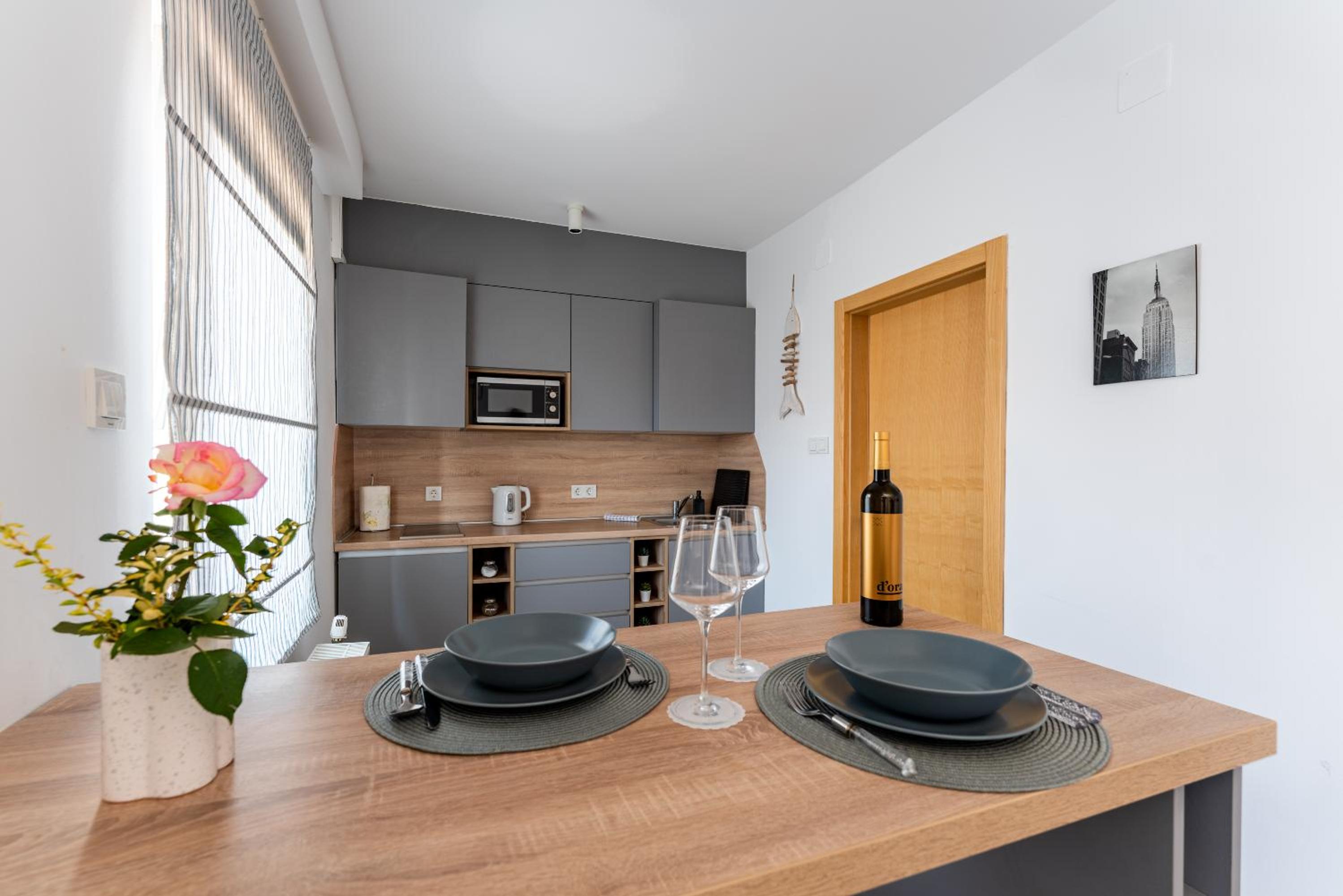 Studio Apartment - Photo 17