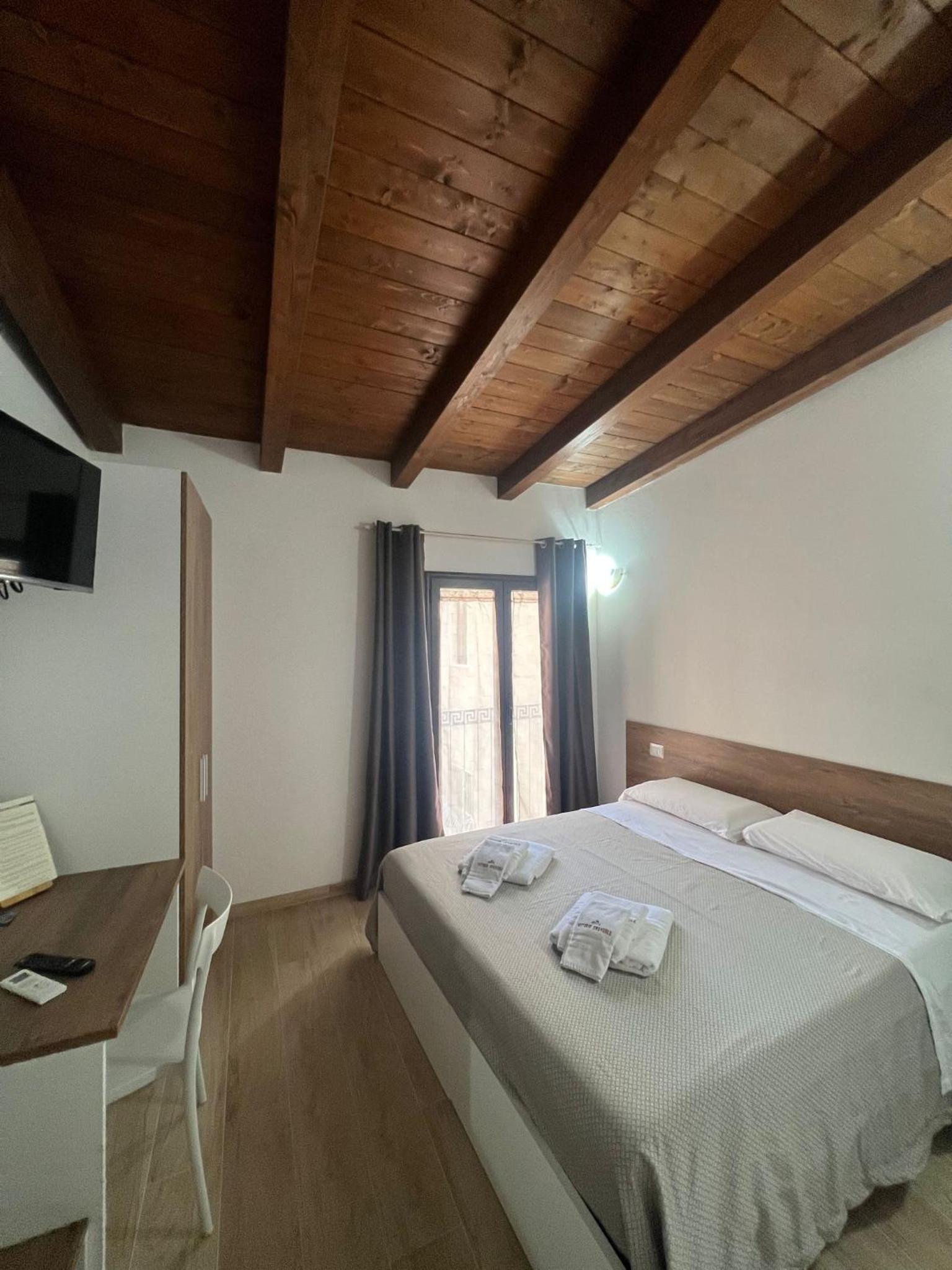 Double or Twin Room with Balcony photo 3