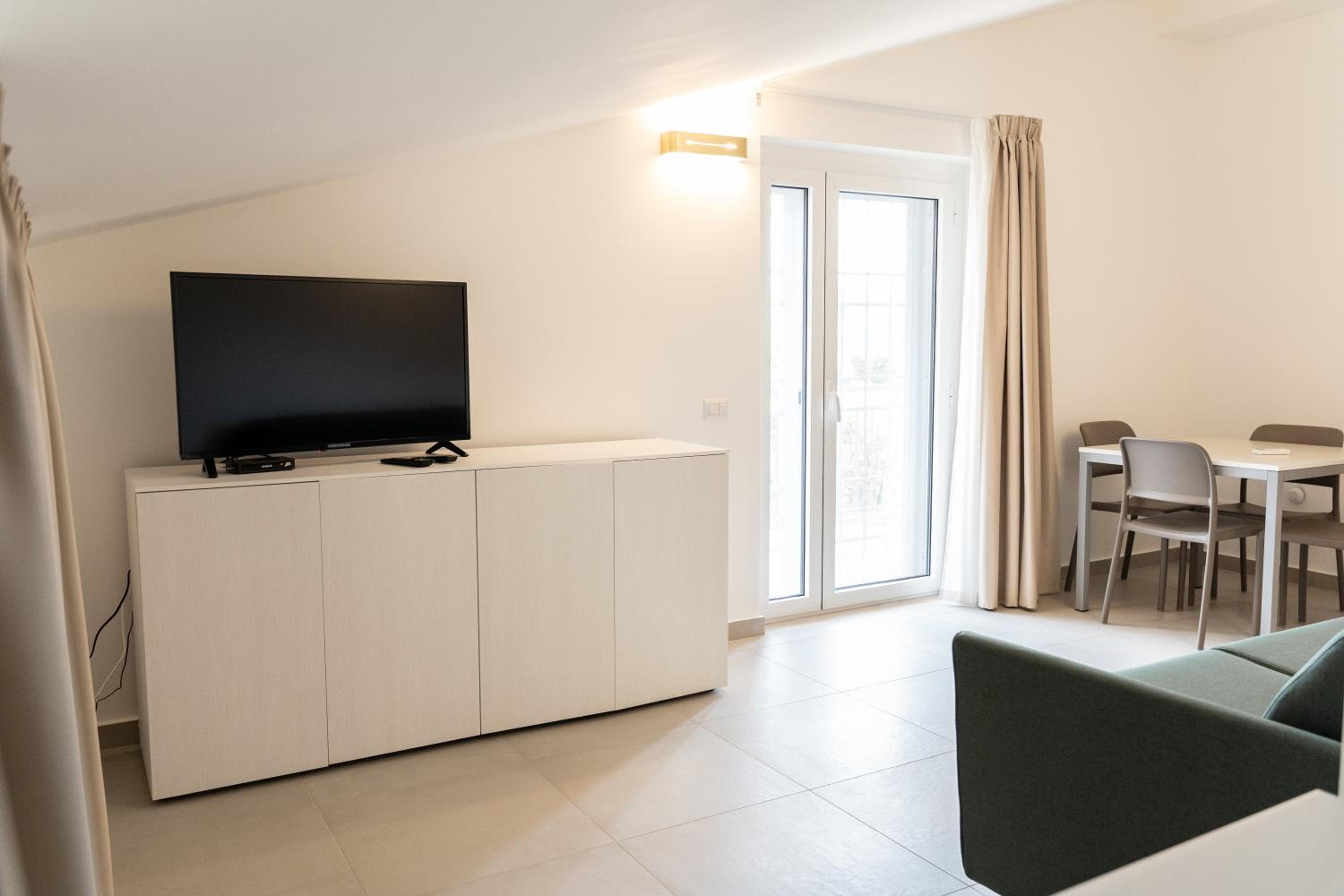 Deluxe King Room photo 2