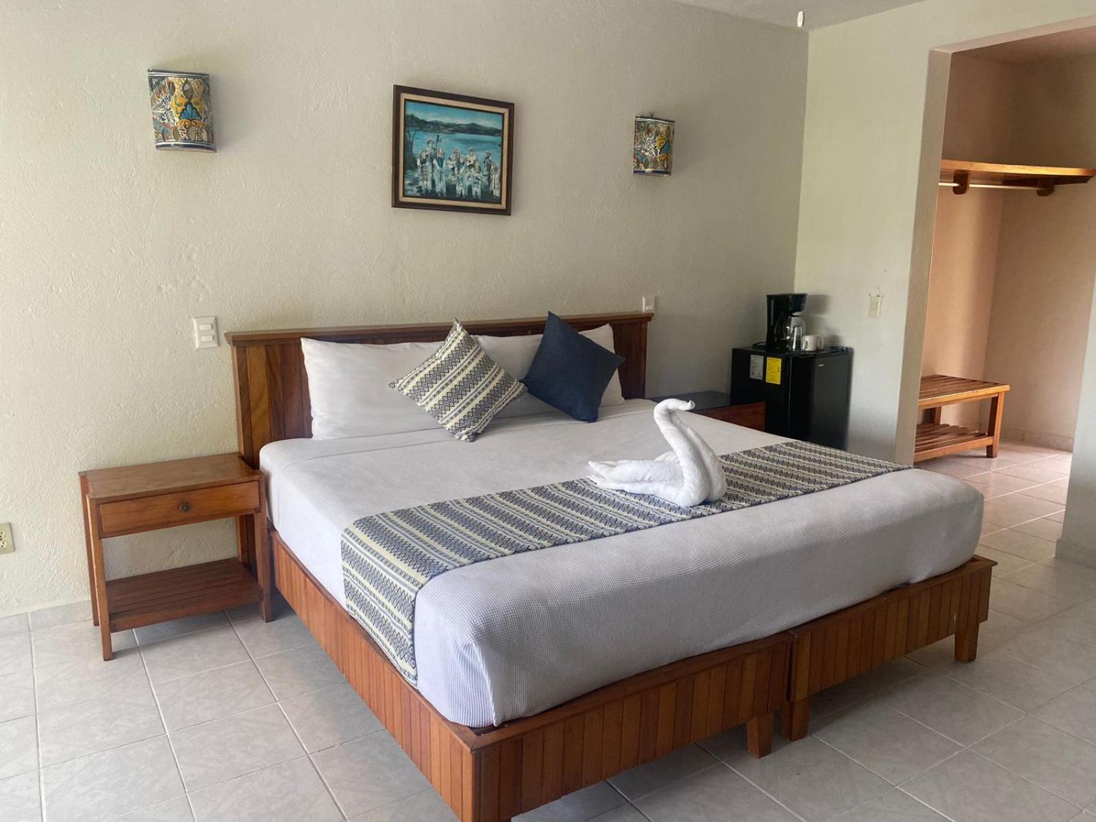 Double Room with Balcony and Sea View - Photo 1