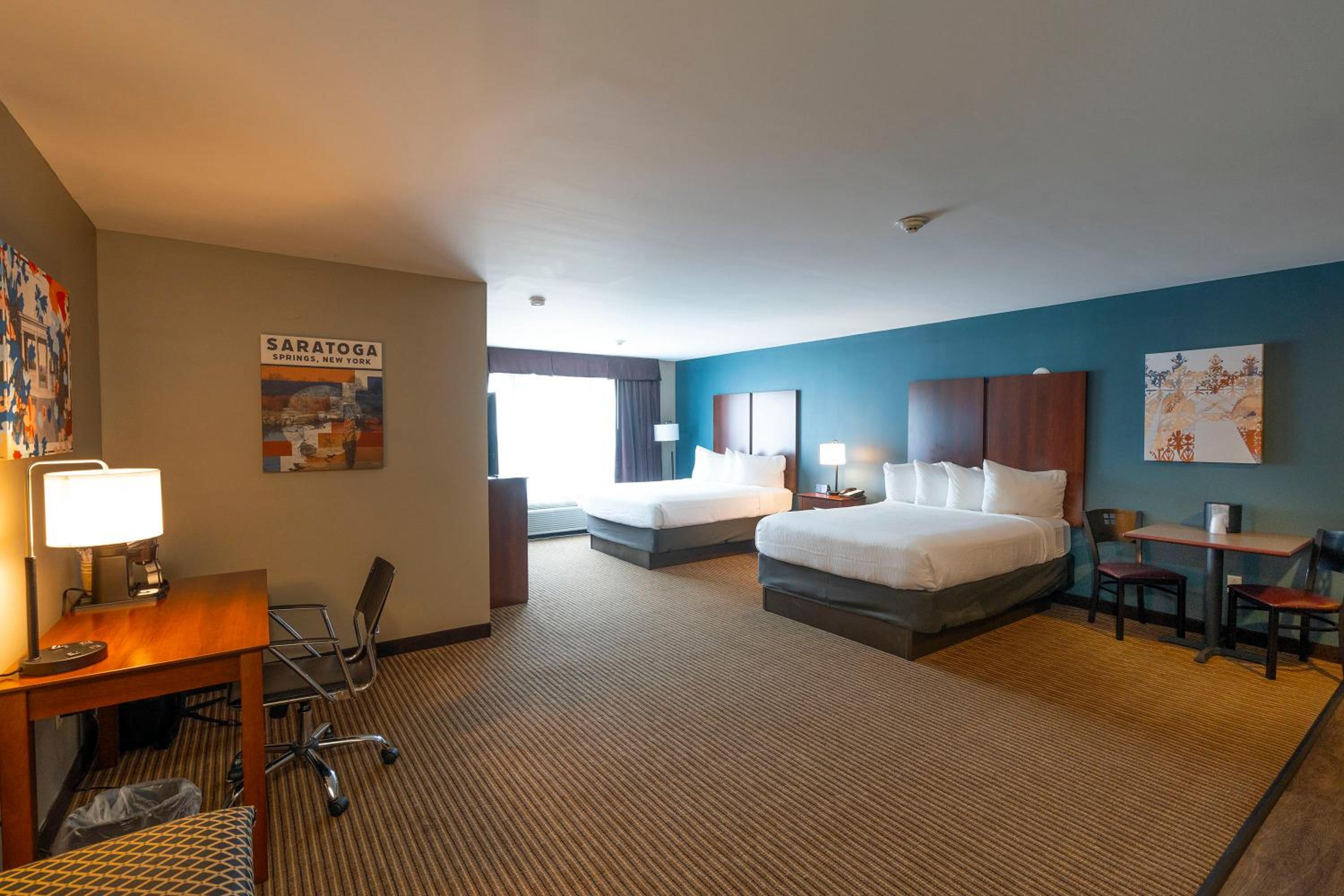 Queen Suite - Photo 1