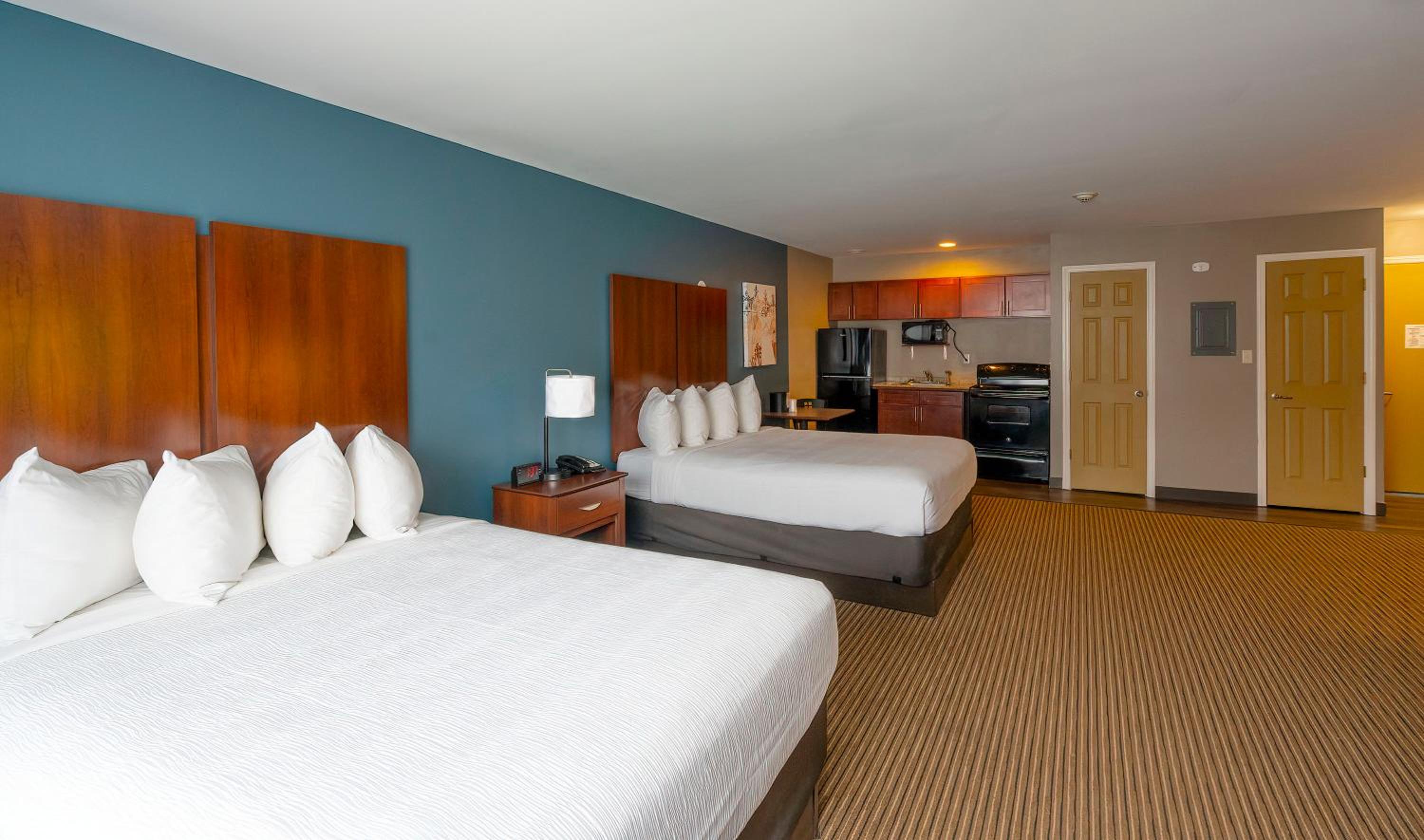 Queen Suite - Photo 5