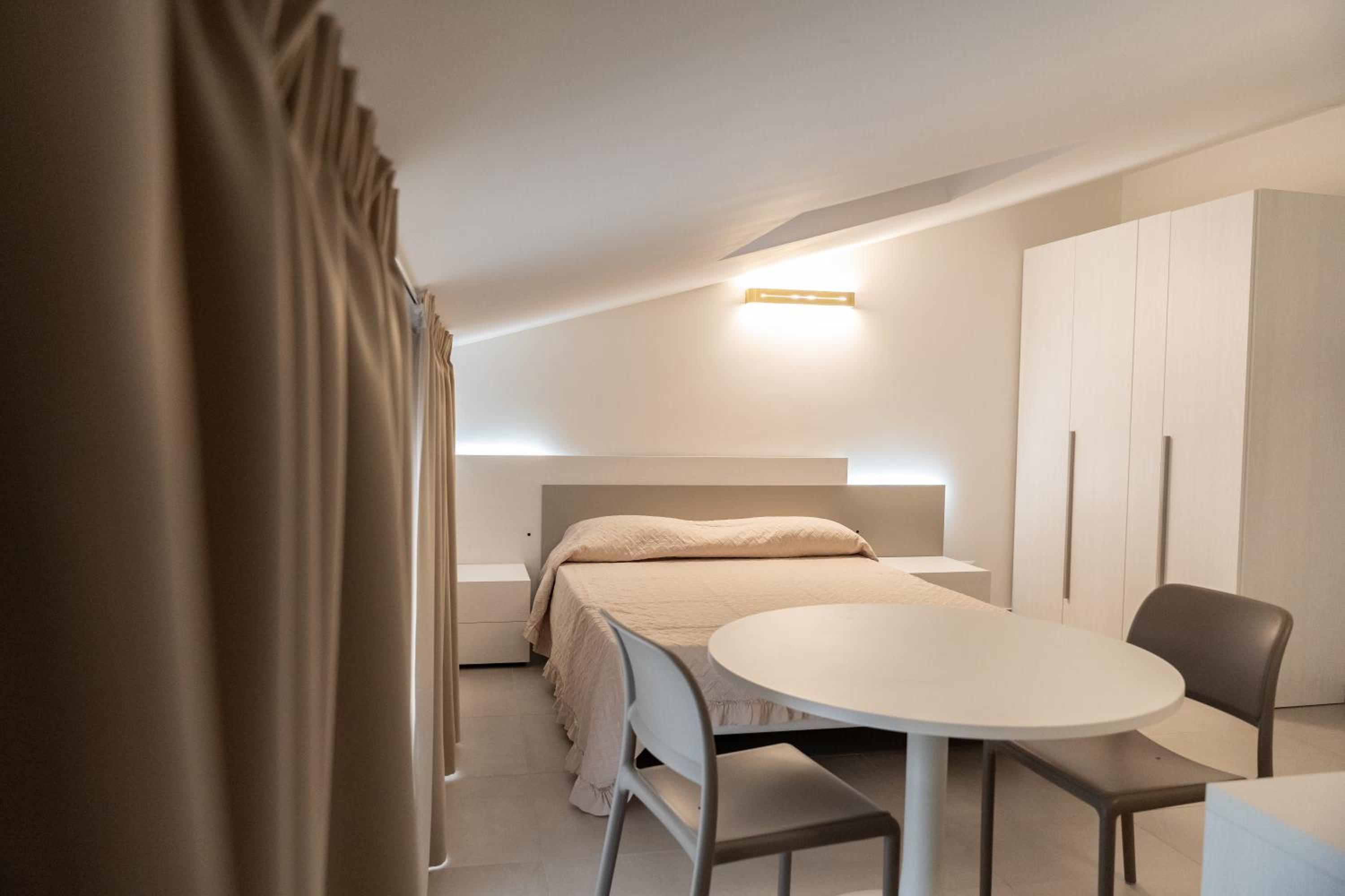 Deluxe King Room photo 1