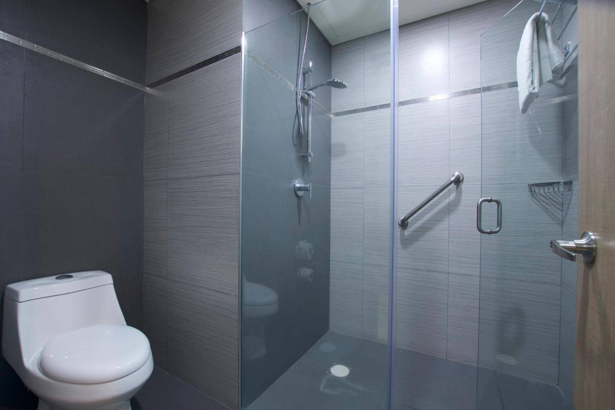 Standard King Room - Photo 6