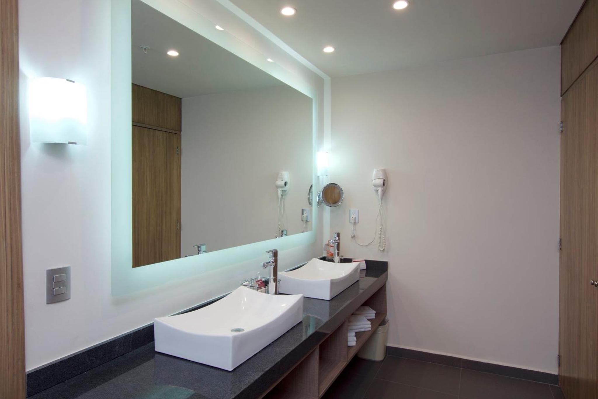 Junior King Suite - Photo 2