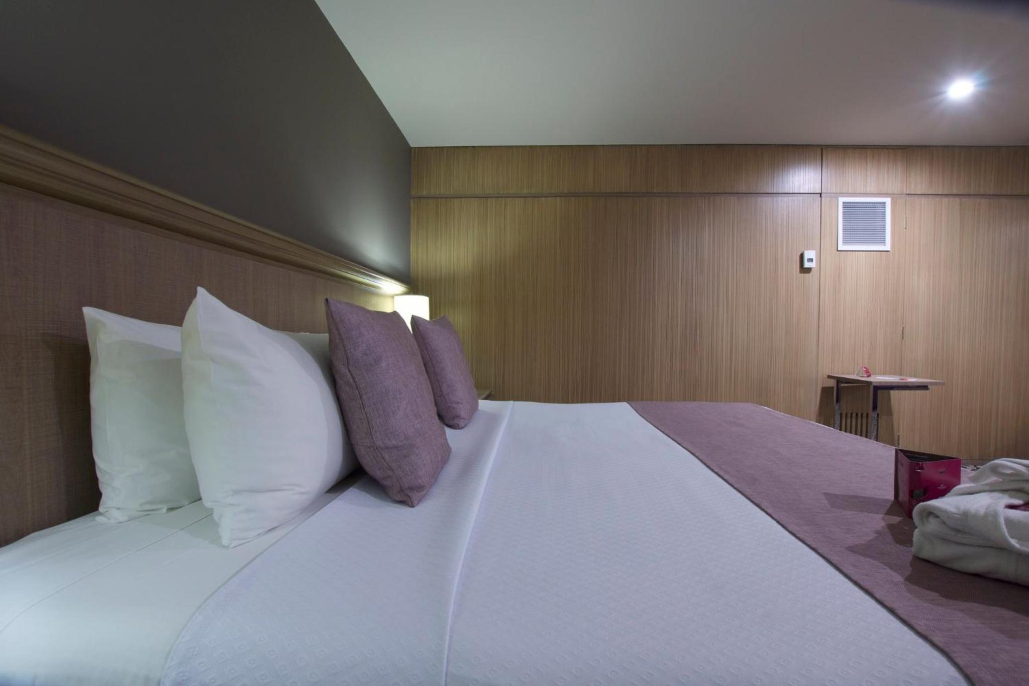 Standard King Room - Photo 3