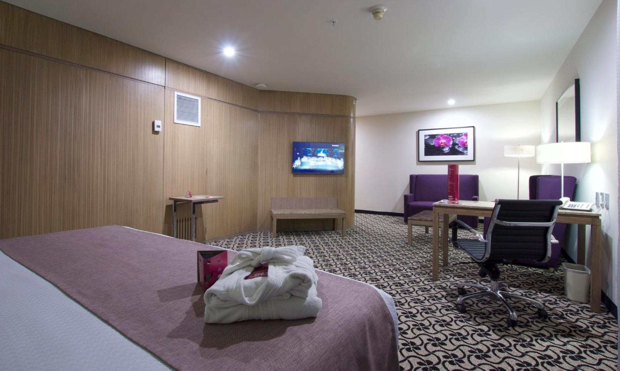 Junior King Suite - Photo 8
