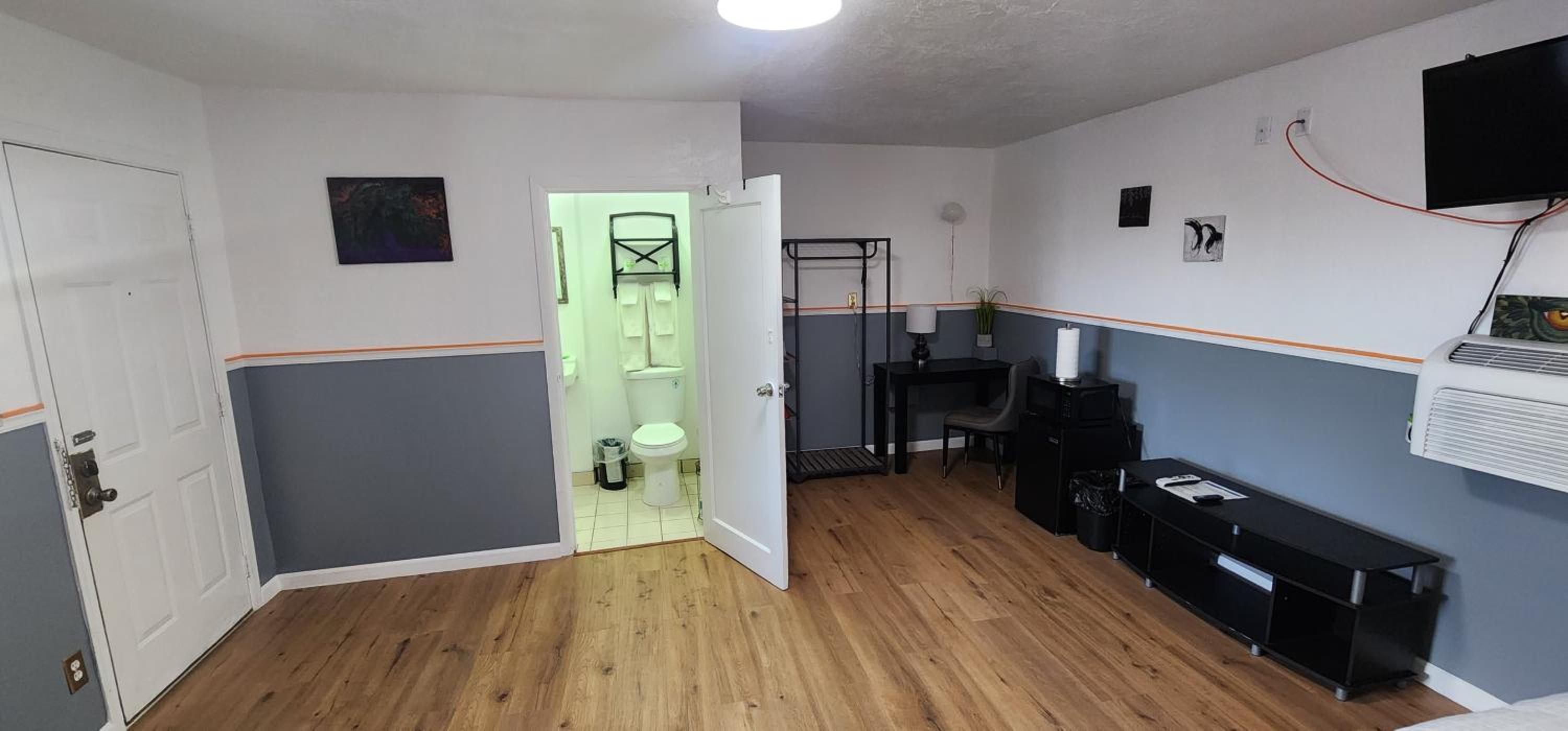 Queen Room with Two Queen Beds photo 2