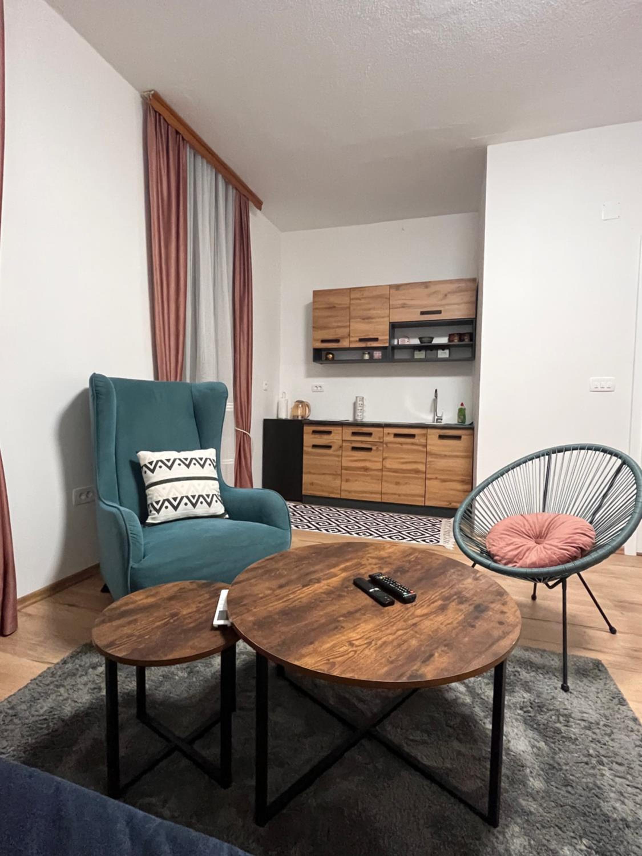 One-Bedroom Apartment photo 1