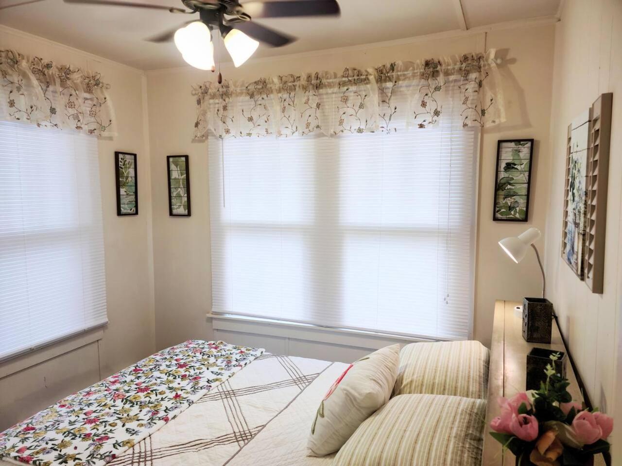 Two-Bedroom House photo 3