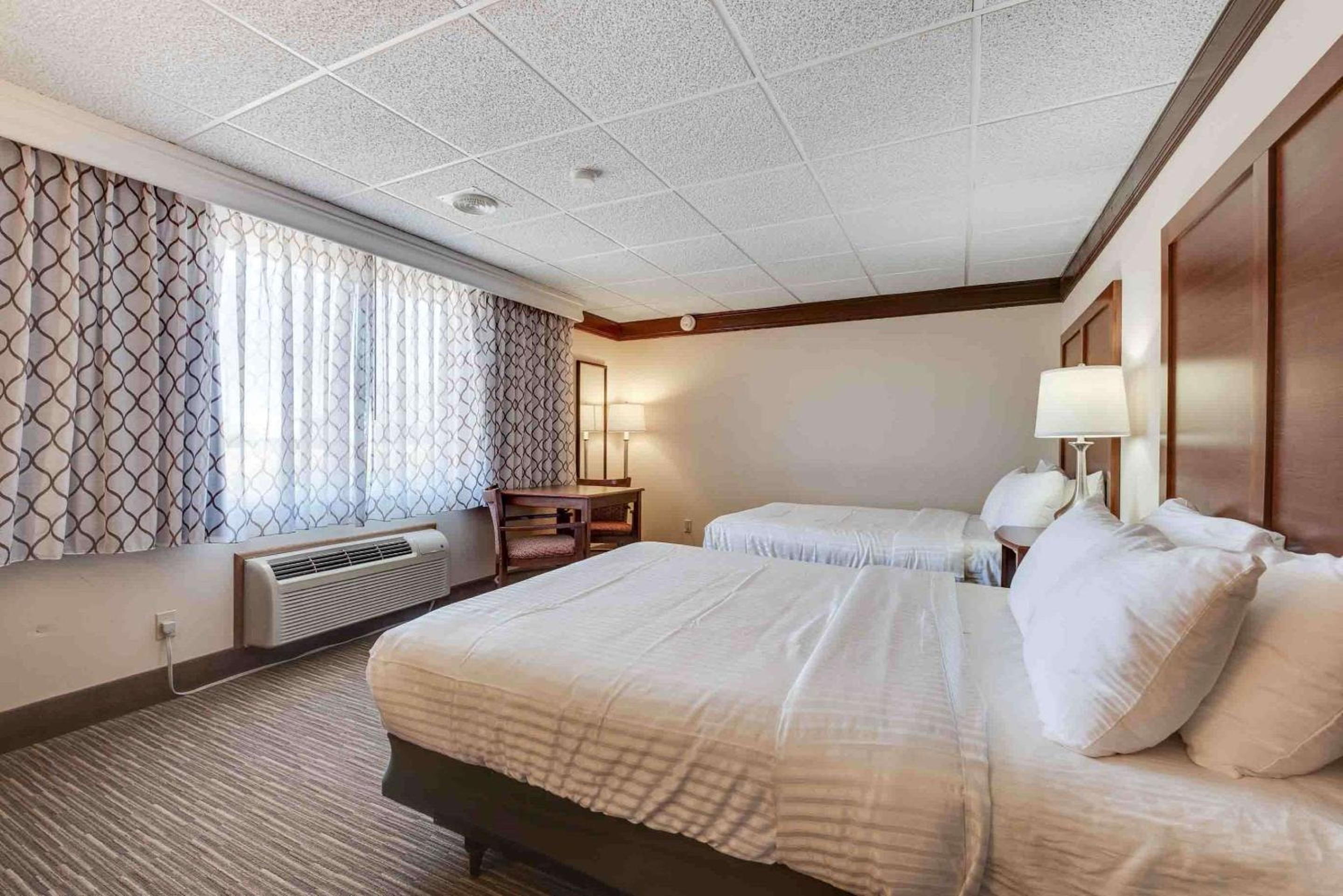 Double Room with Two Double Beds - Non-Smoking photo 3