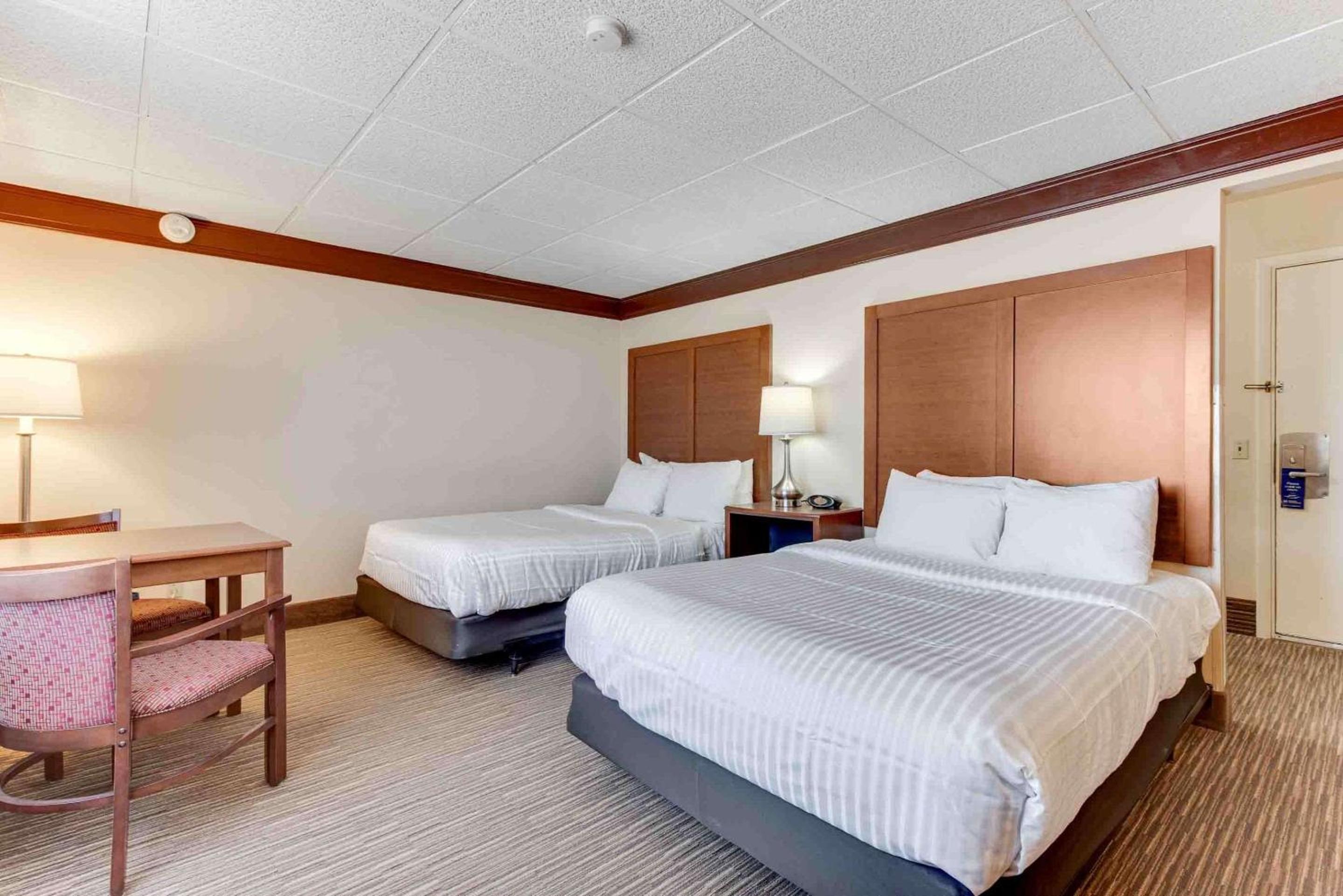 Double Room with Two Double Beds - Non-Smoking photo 2