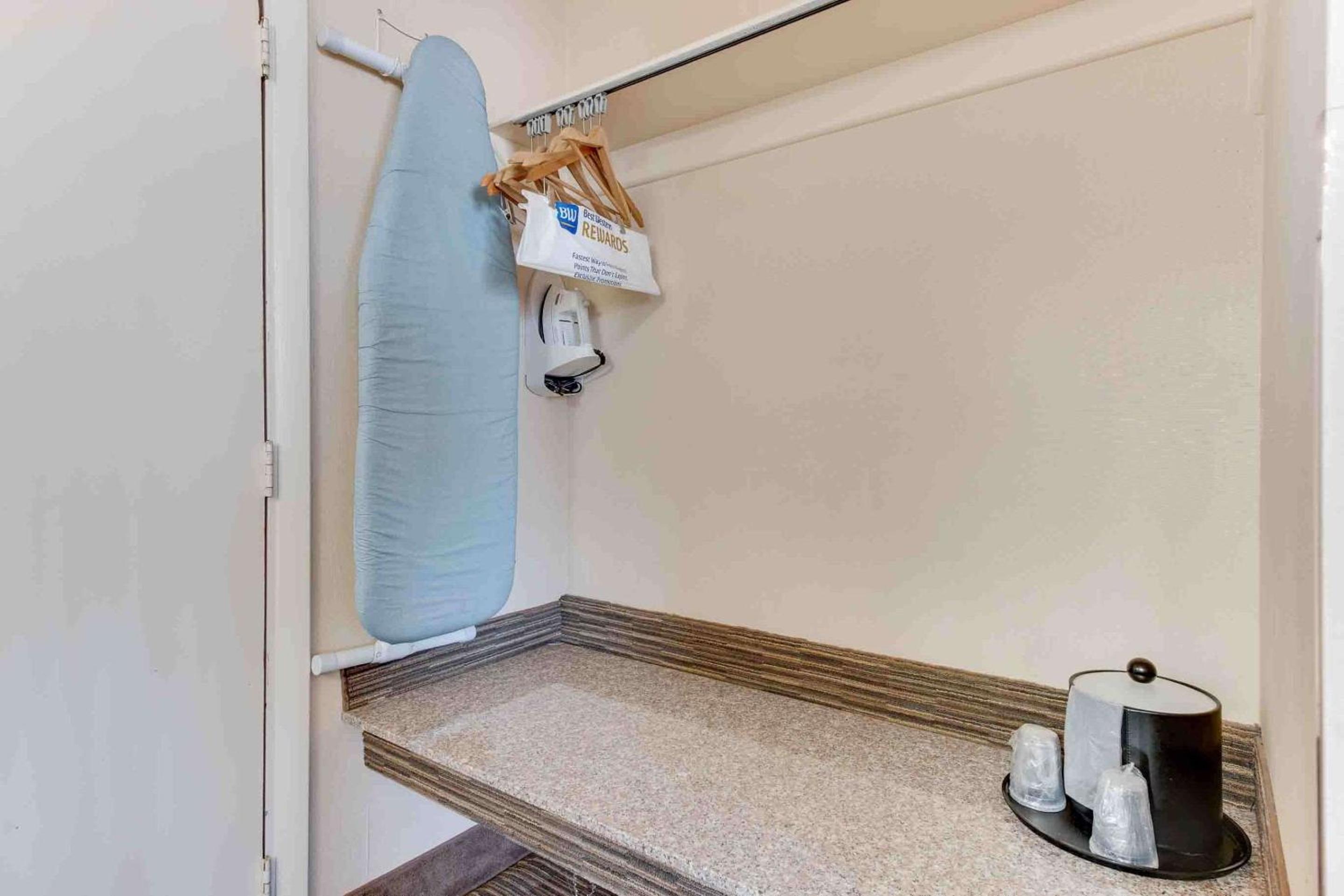 Double Room with Two Double Beds - Non-Smoking photo 1