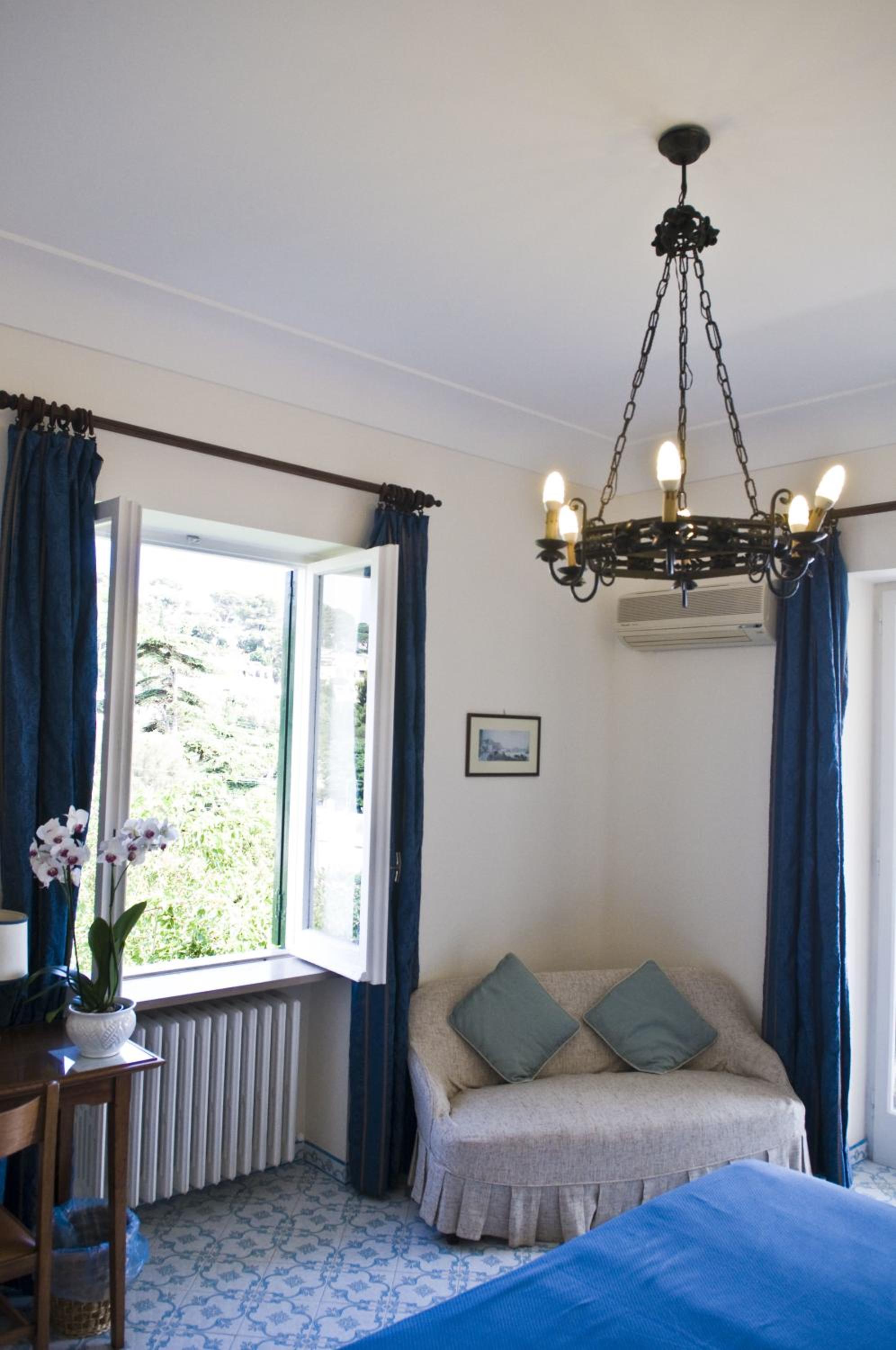 Superior Double Room with Balcony and Garden View - Photo 11