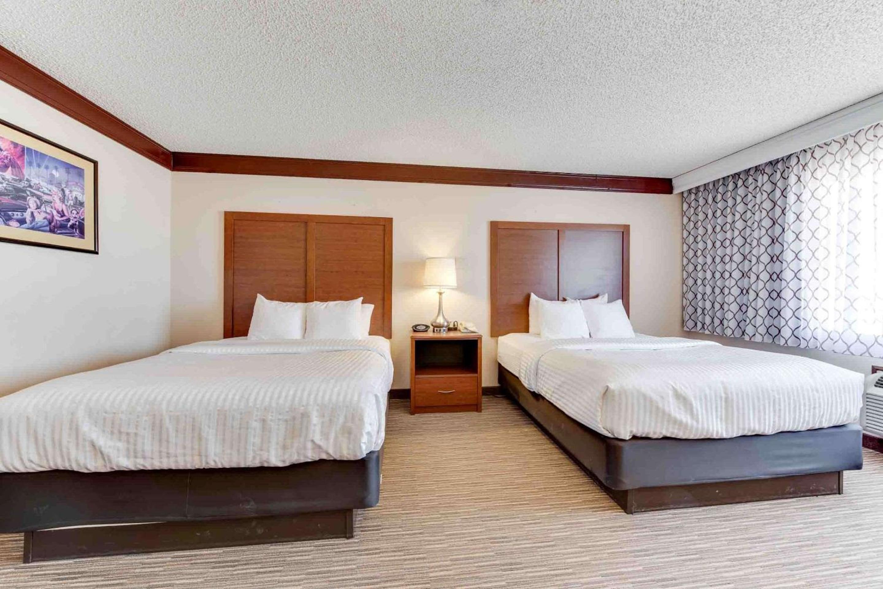 Queen Room with Two Queen Beds - Non-Smoking photo 1