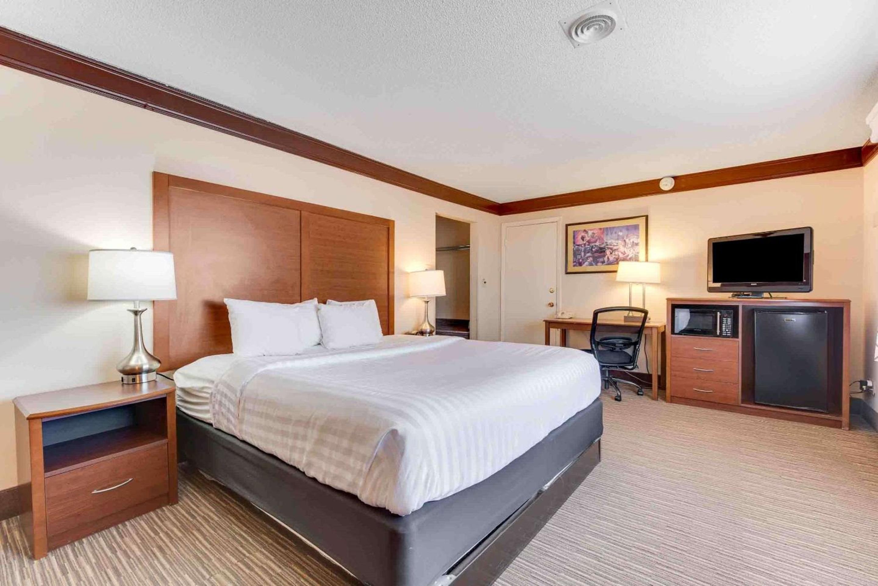 King Room - Non-Smoking photo 1