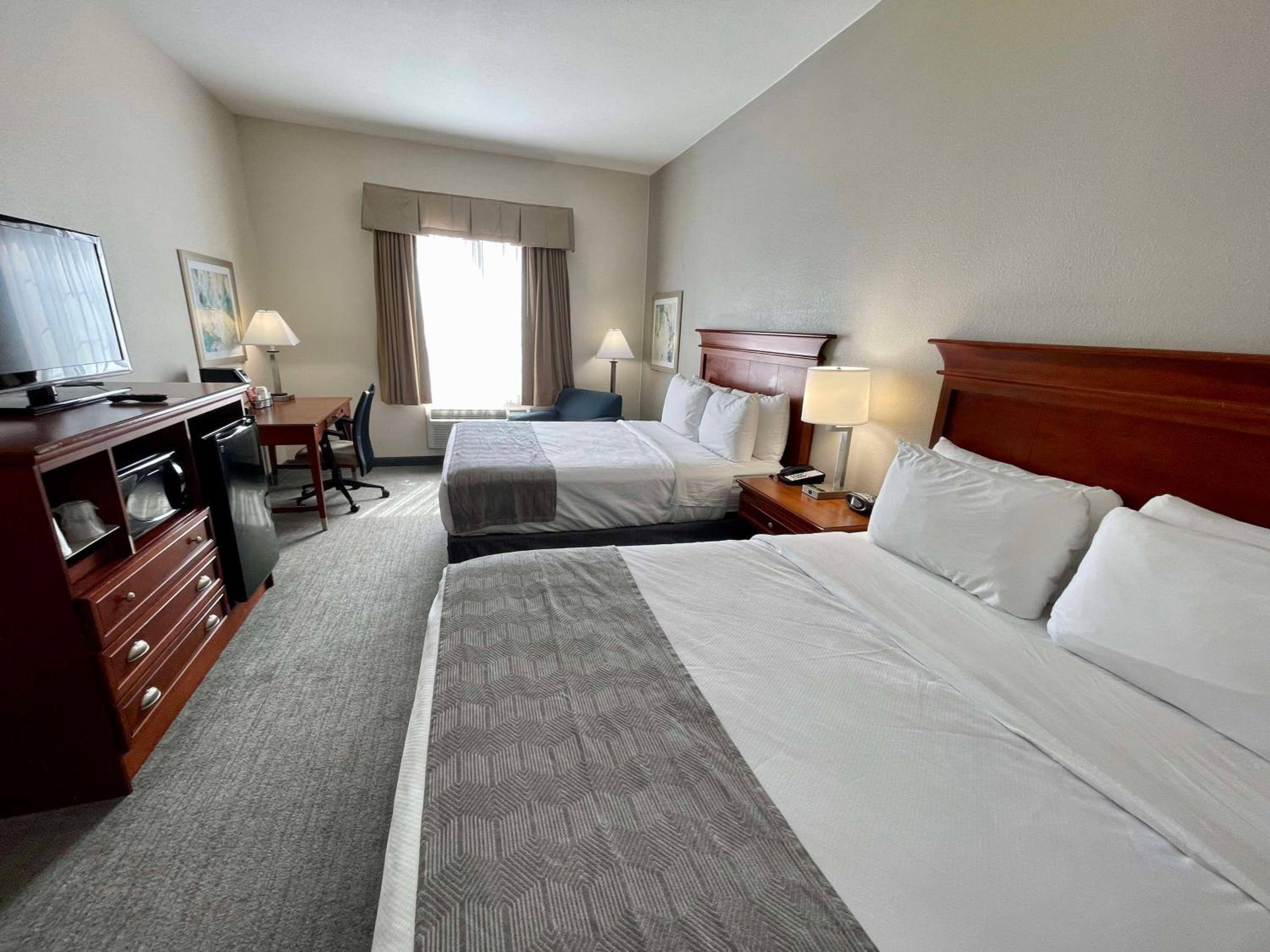 Queen Room with Two Queen Beds - Non-Smoking photo 1
