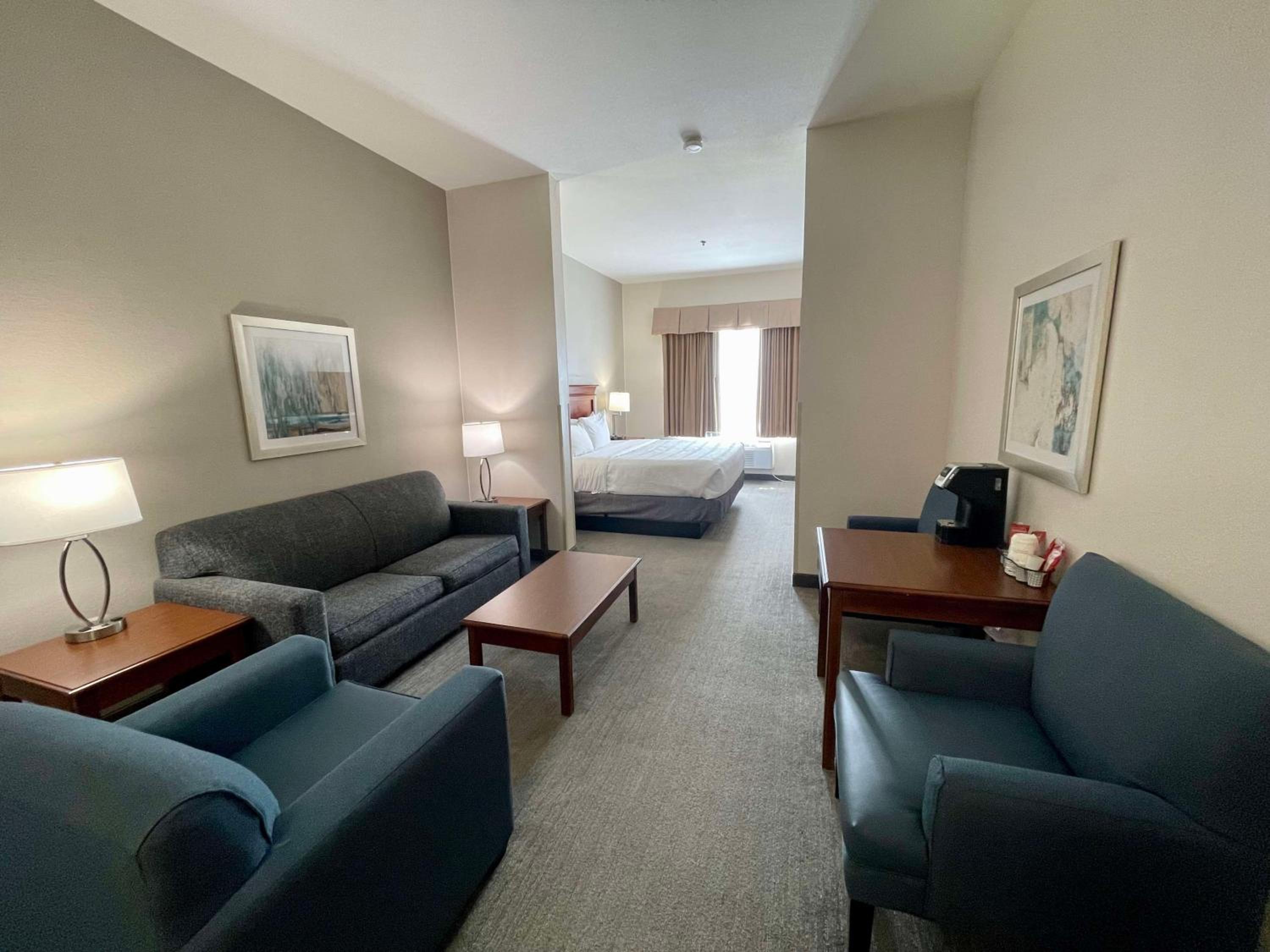 Deluxe King Room - Non-Smoking photo 1