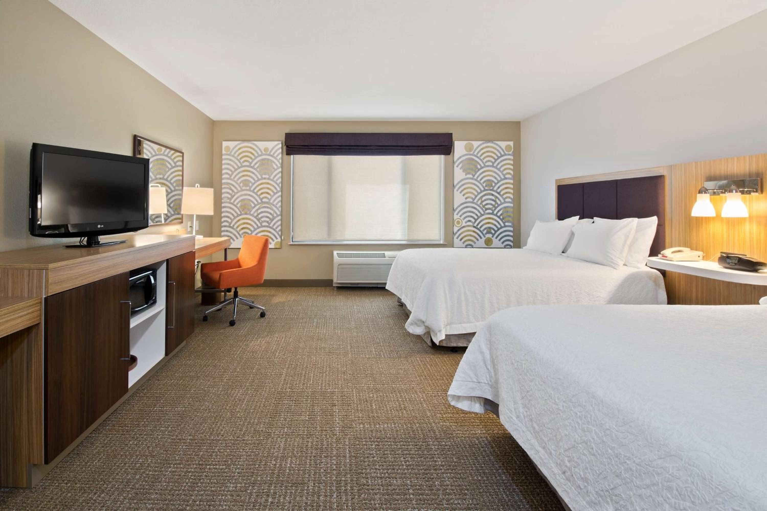 Queen Room with Two Queen Beds - Hearing Access/Non-Smoking - Photo 3