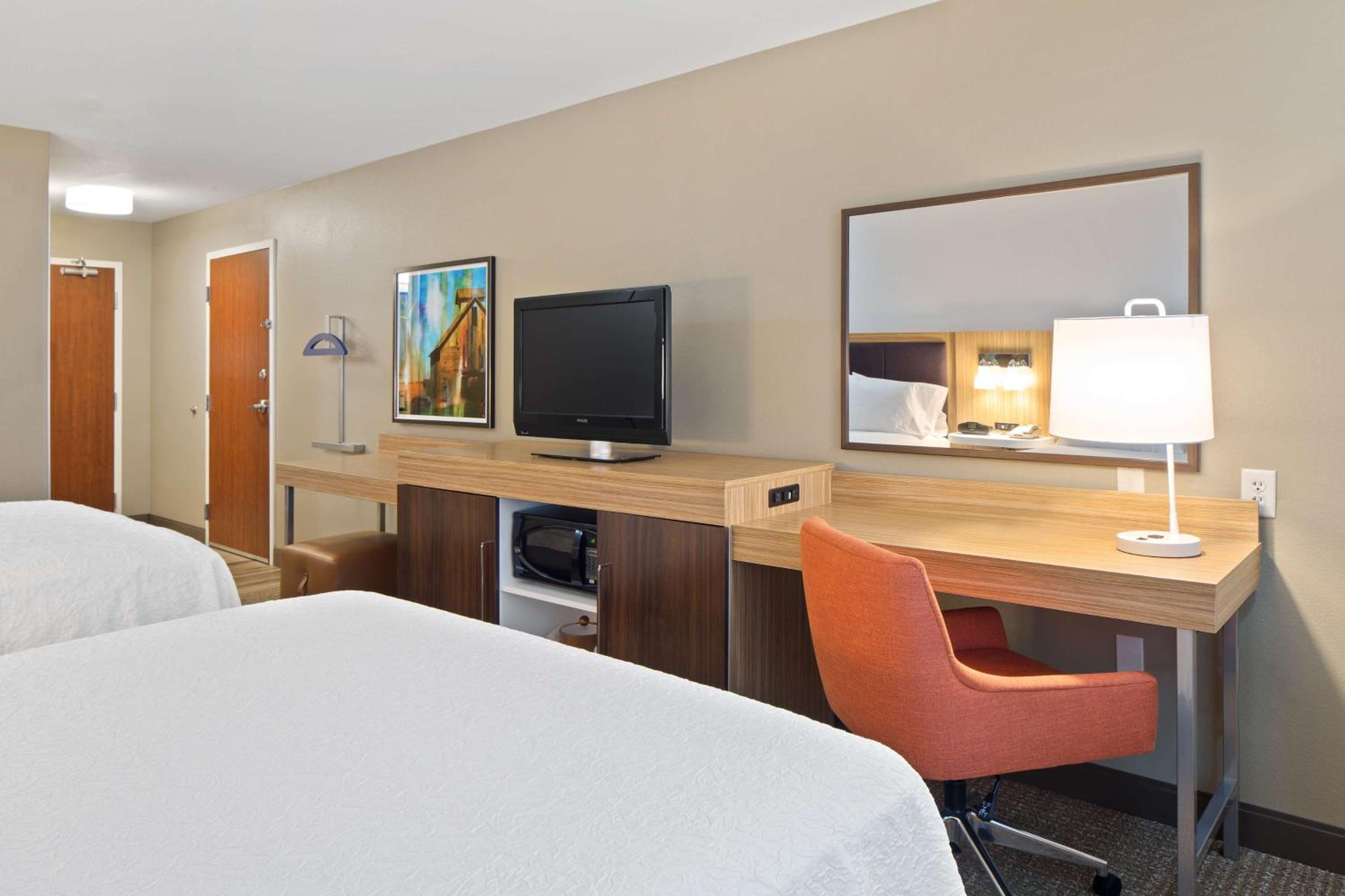Room with Two Queen Beds - Non-Smoking - Photo 2