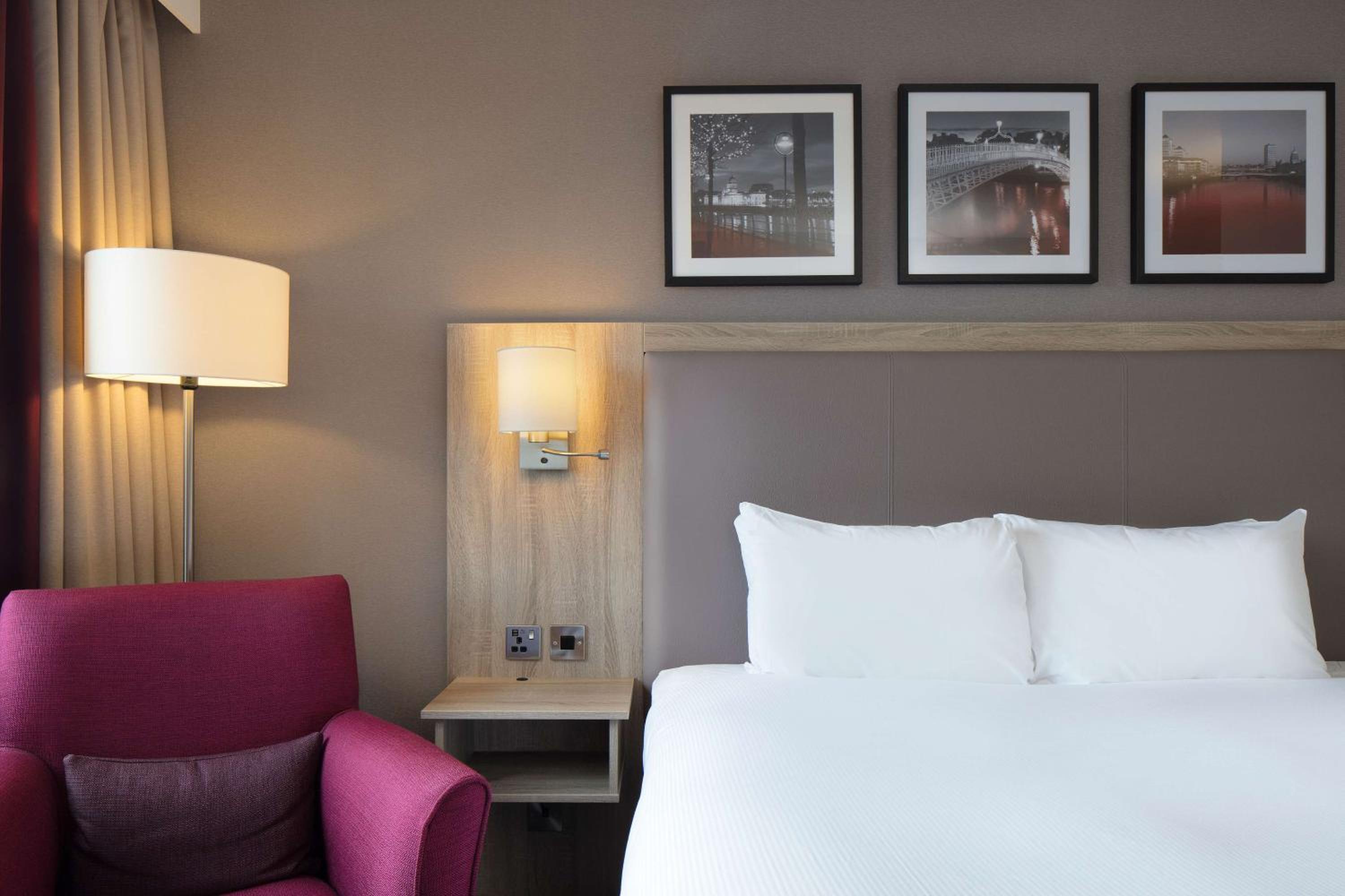 Available room thumbnail 5