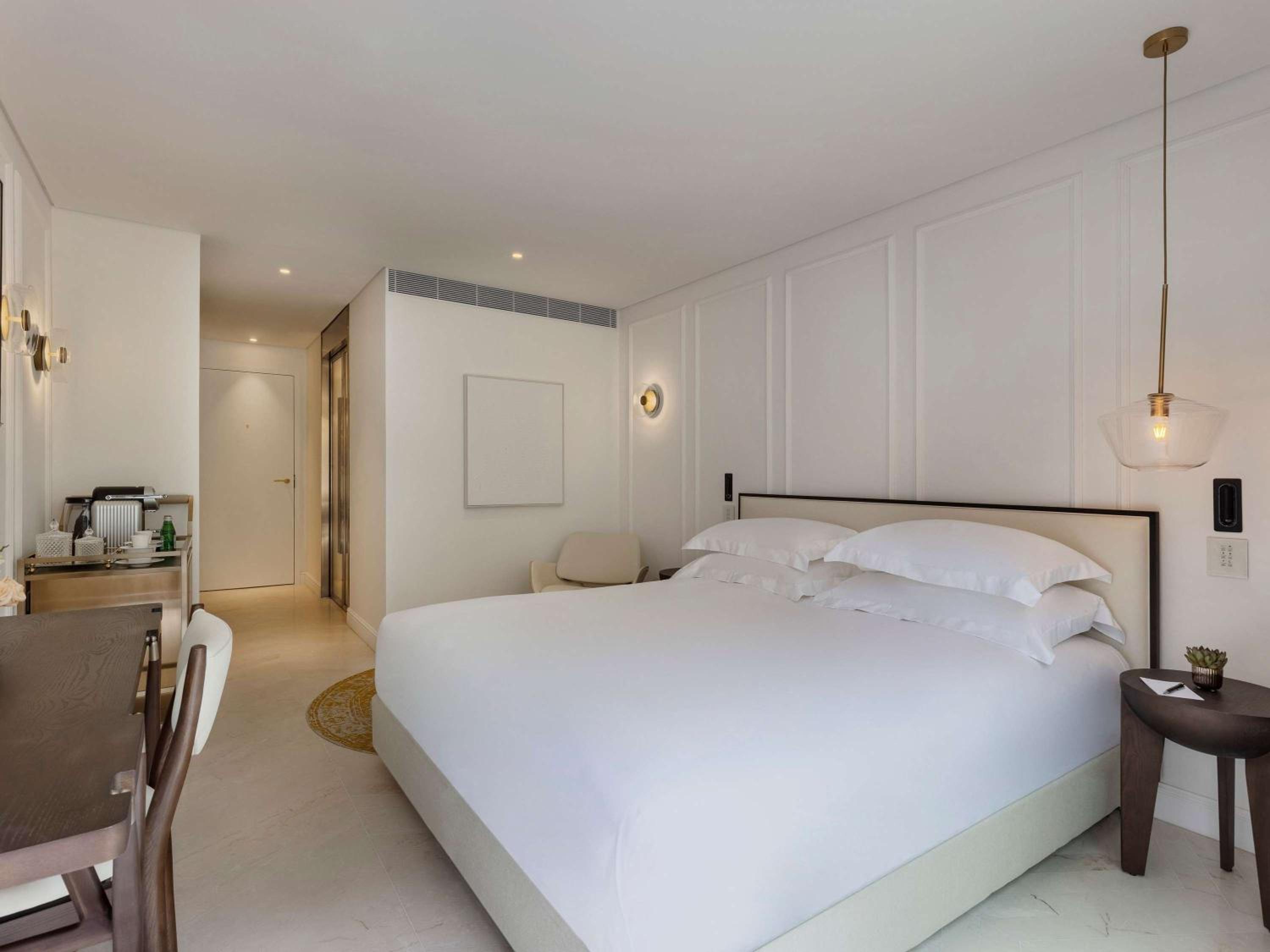 Superior Room with One King Bed or Twin Beds - Photo 1