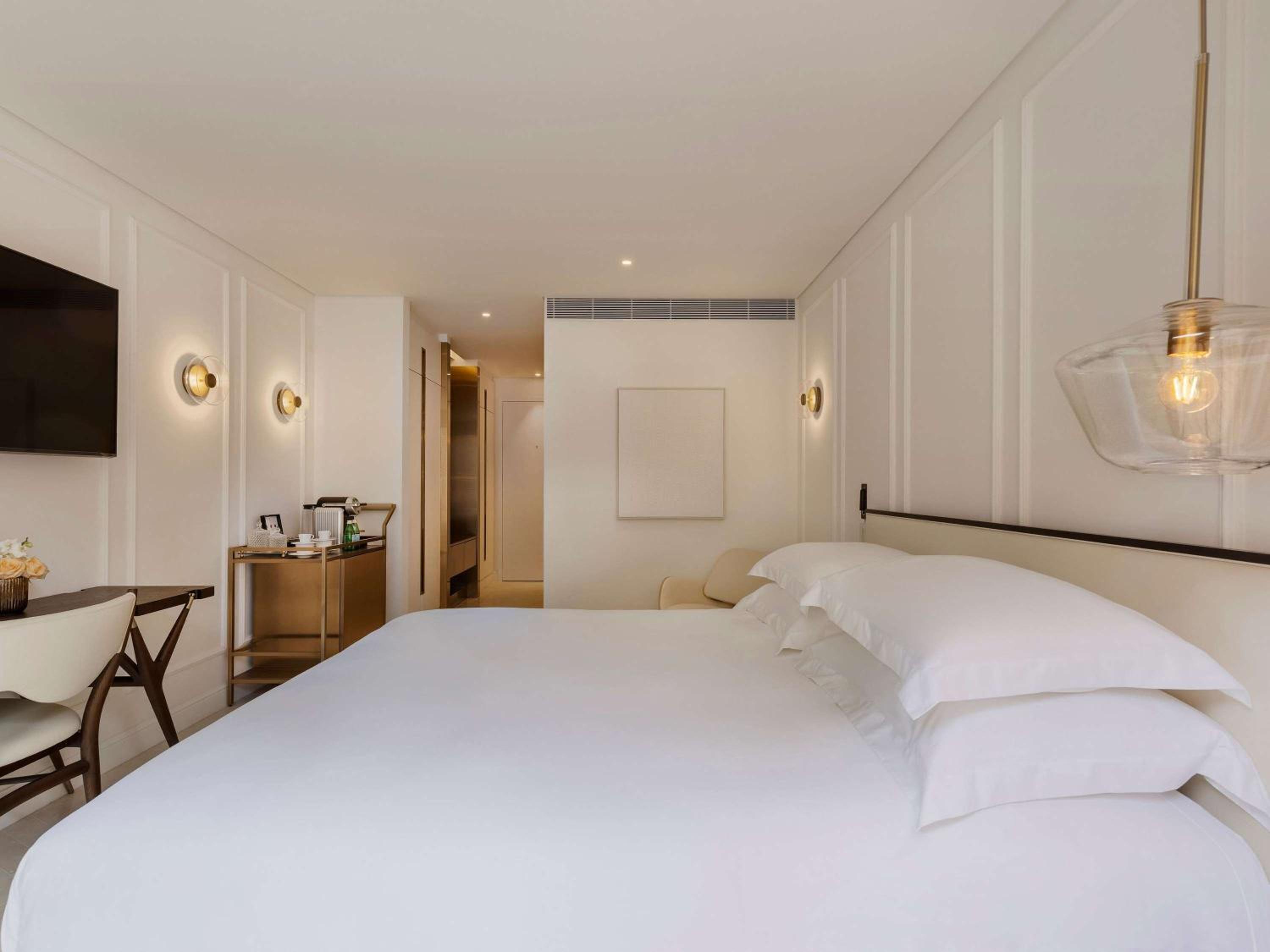 Superior Room with One King Bed or Twin Beds - Photo 2
