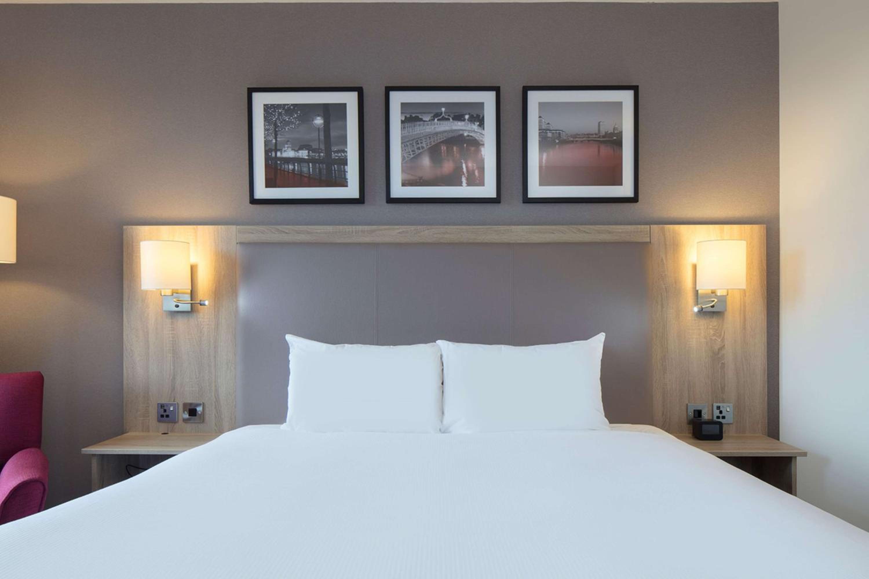 Queen Room - Accessible