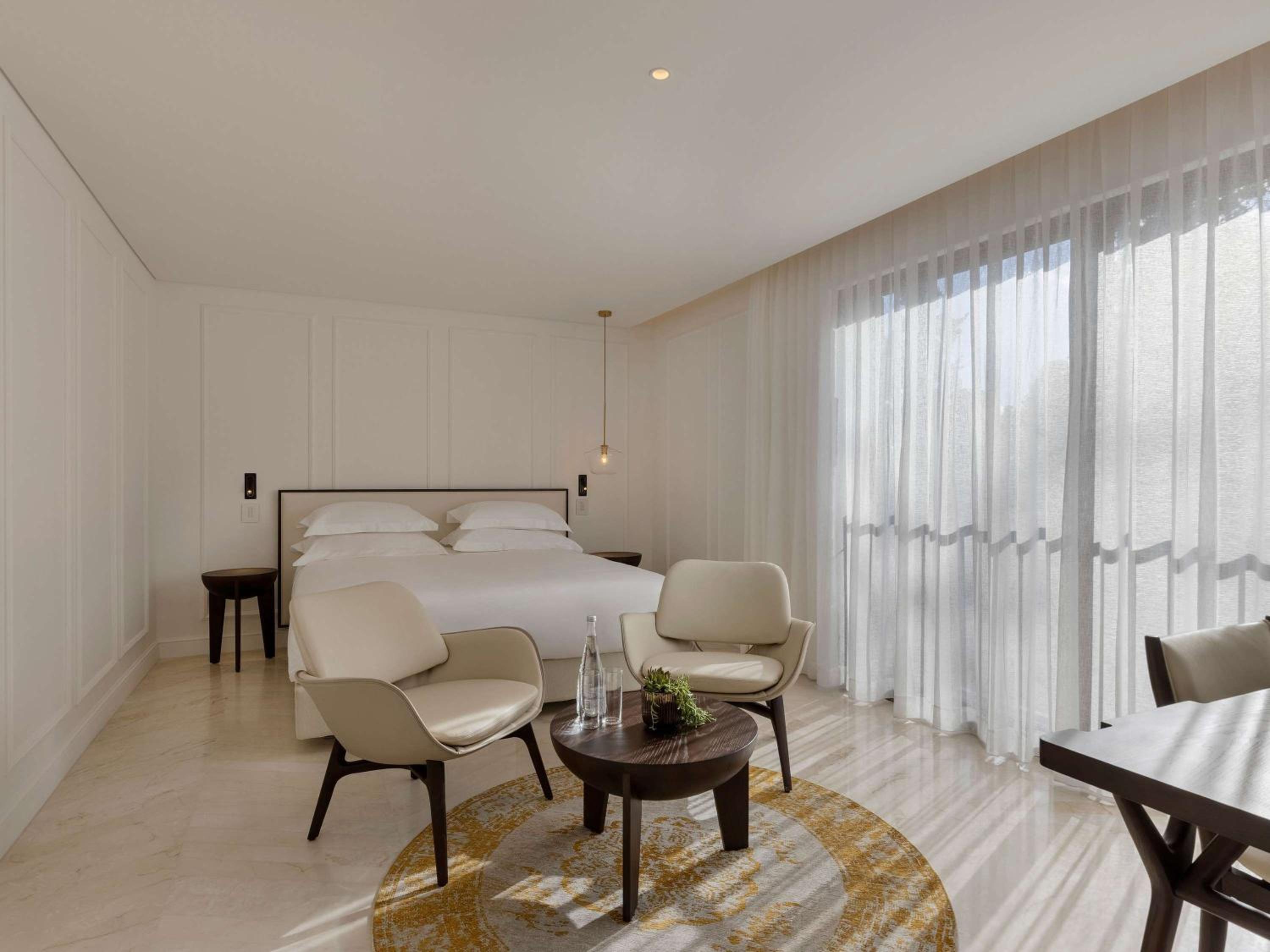Deluxe Room with One King Bed or Twin Beds - Photo 2