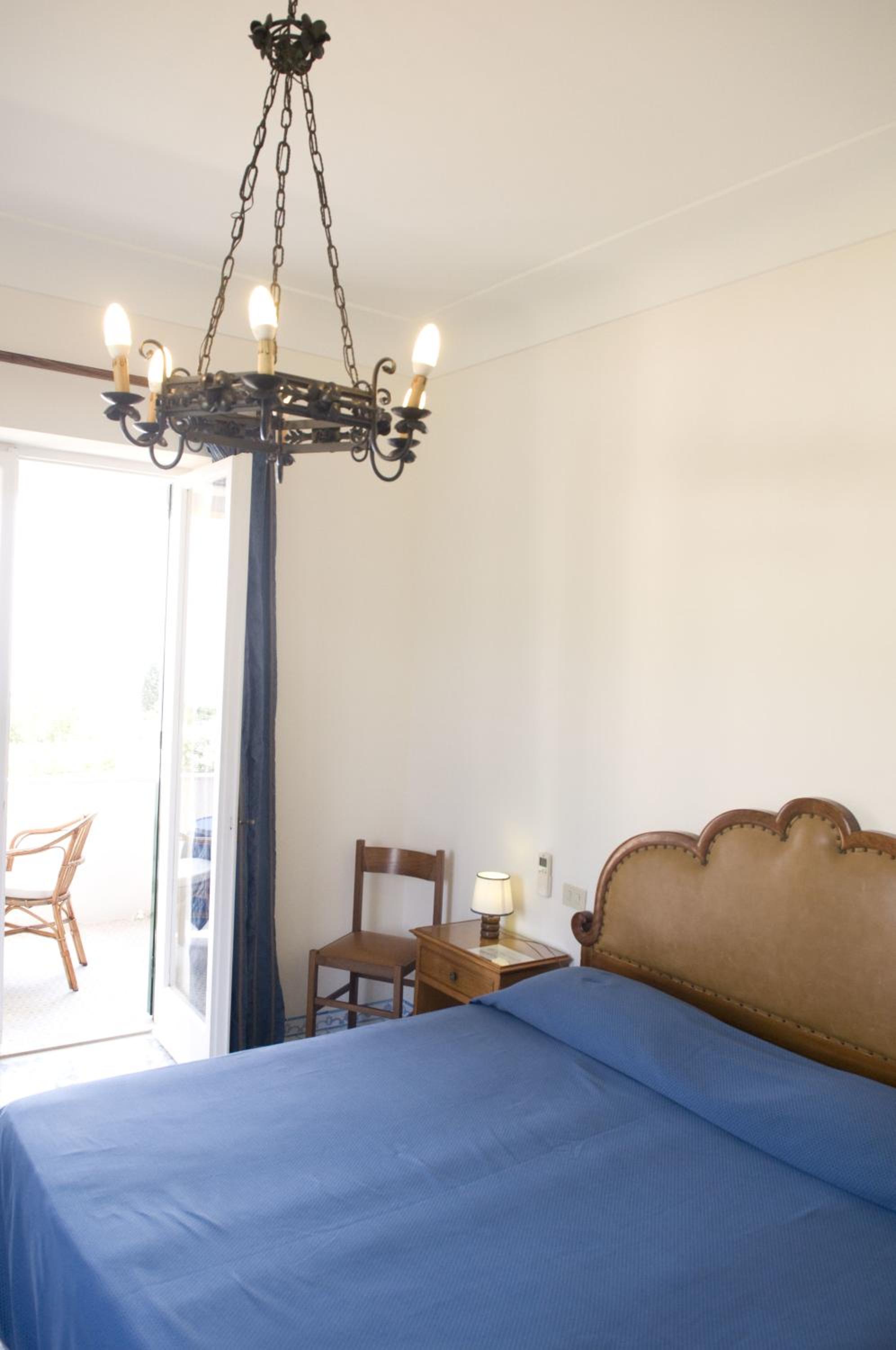 Superior Double Room with Balcony and Garden View - Photo 4