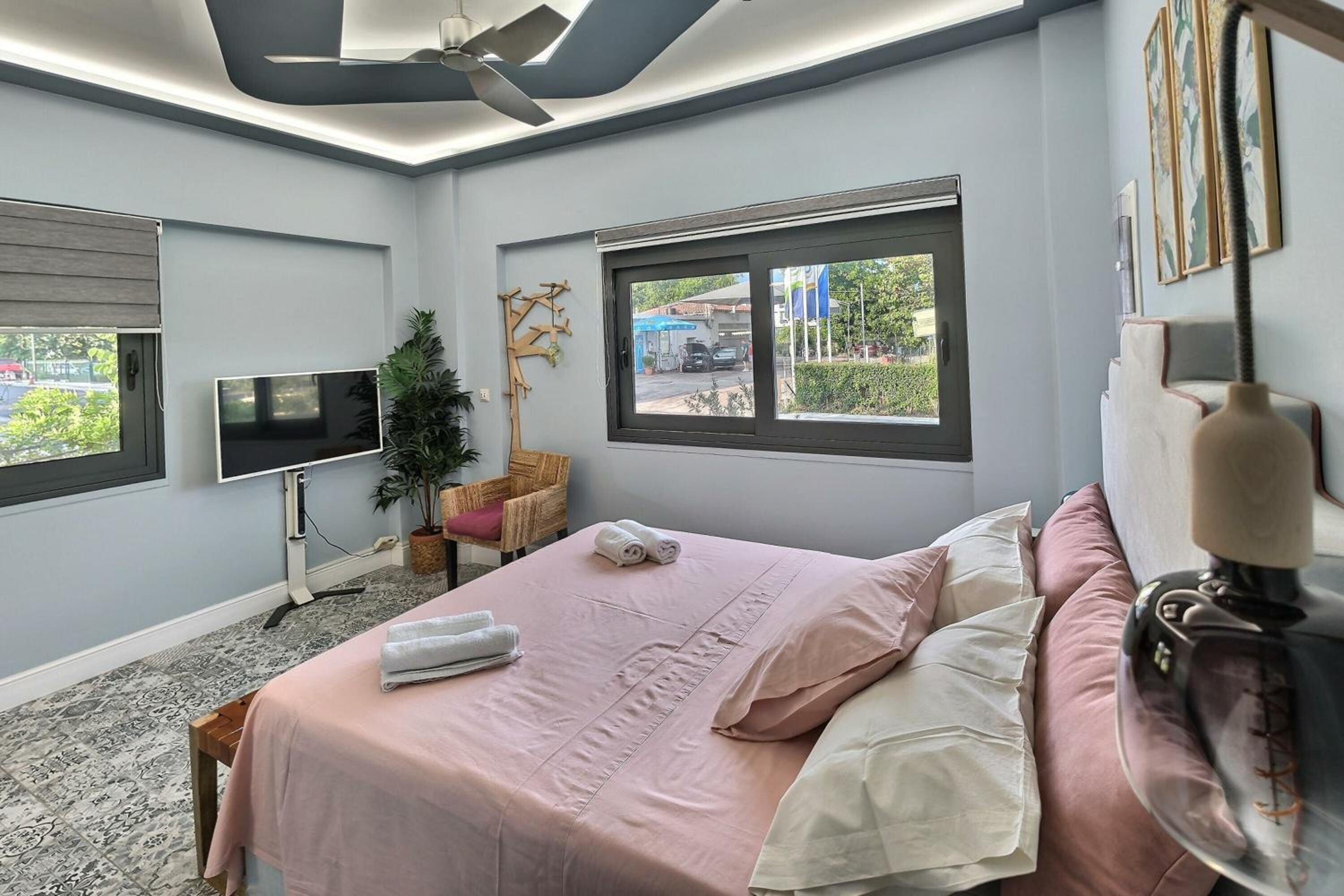 One-Bedroom Apartment photo 2