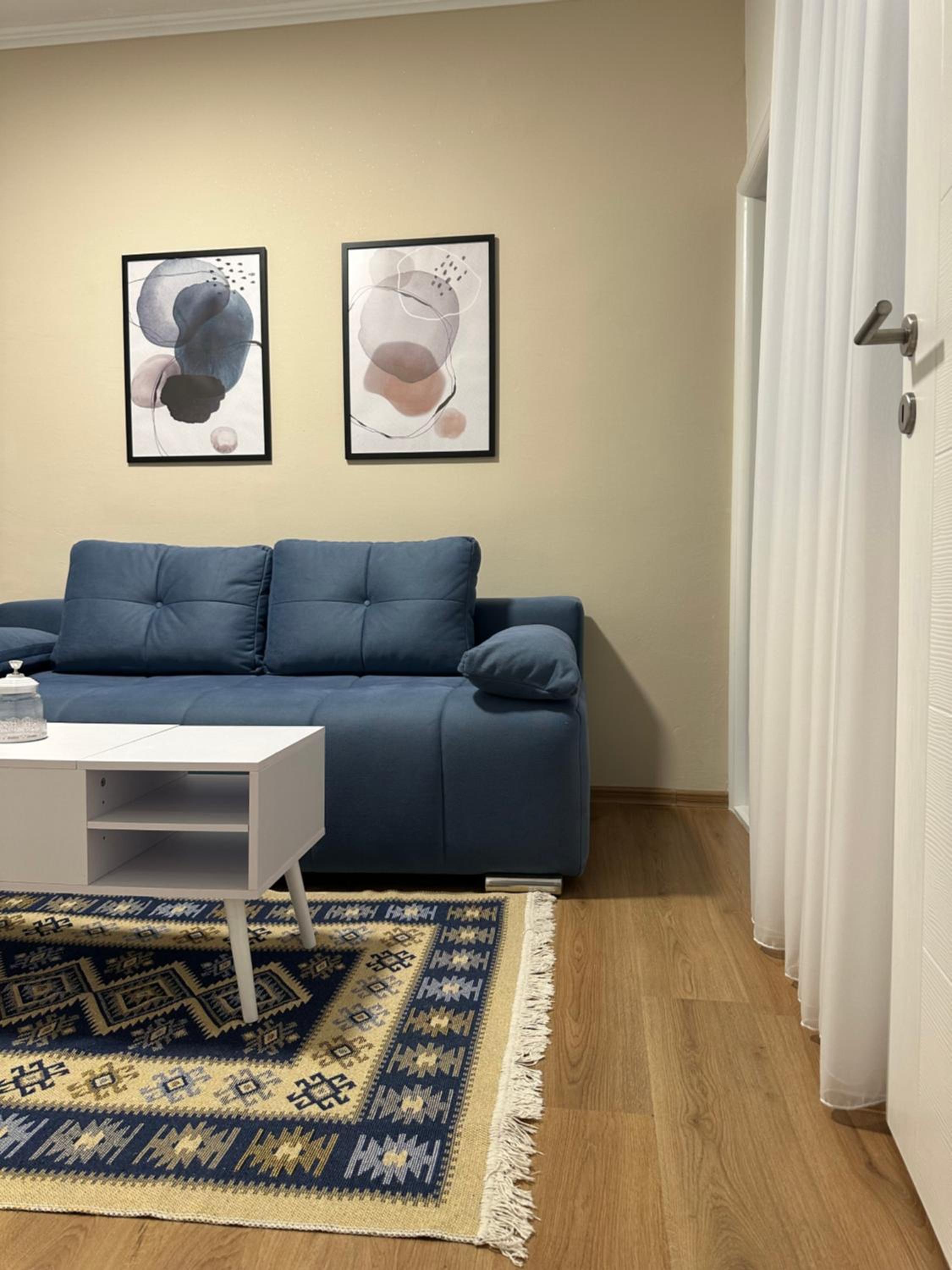 One-Bedroom Apartment photo 1