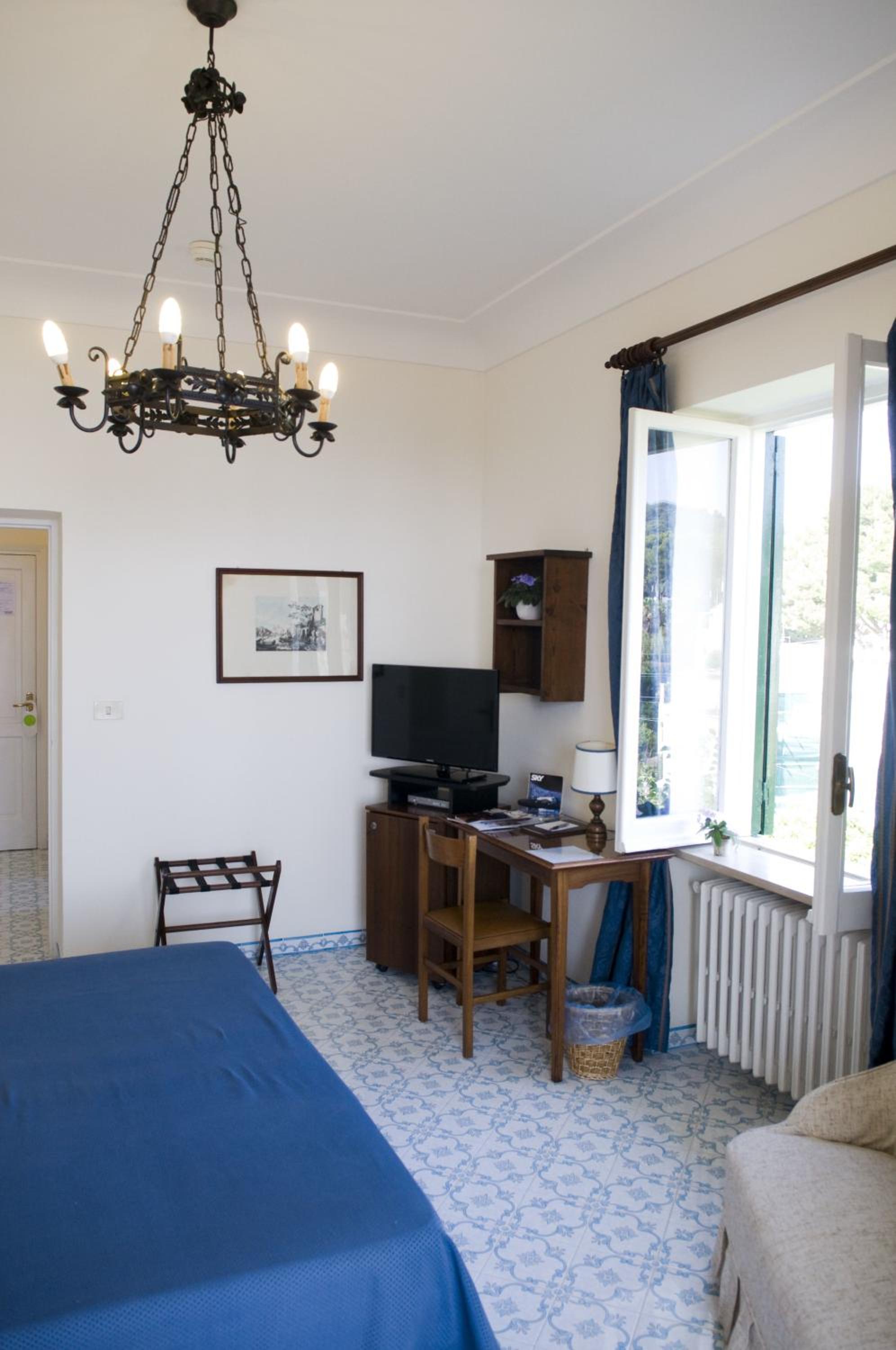 Superior Double Room with Balcony and Garden View - Photo 7