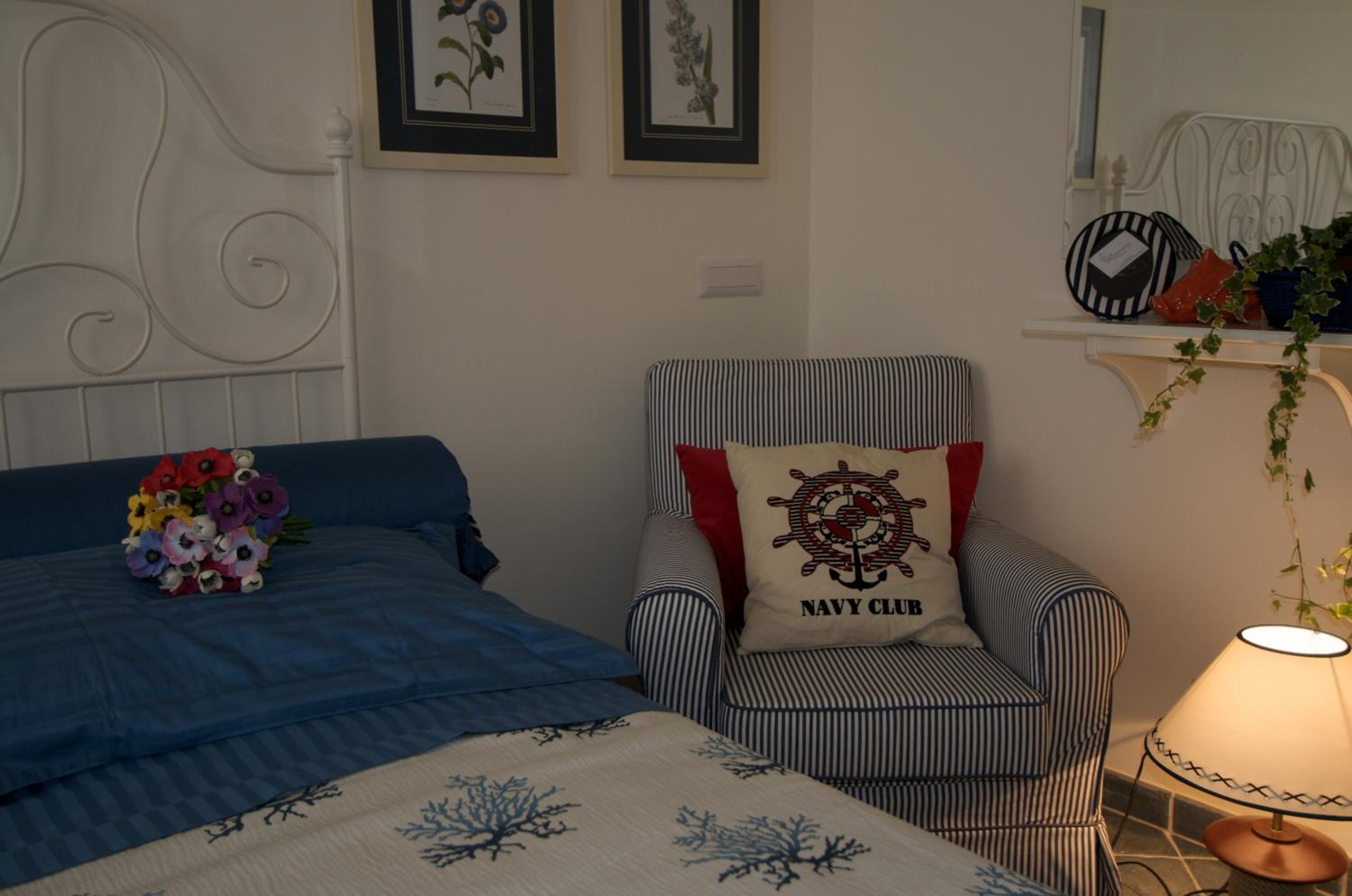 One-Bedroom House photo 1