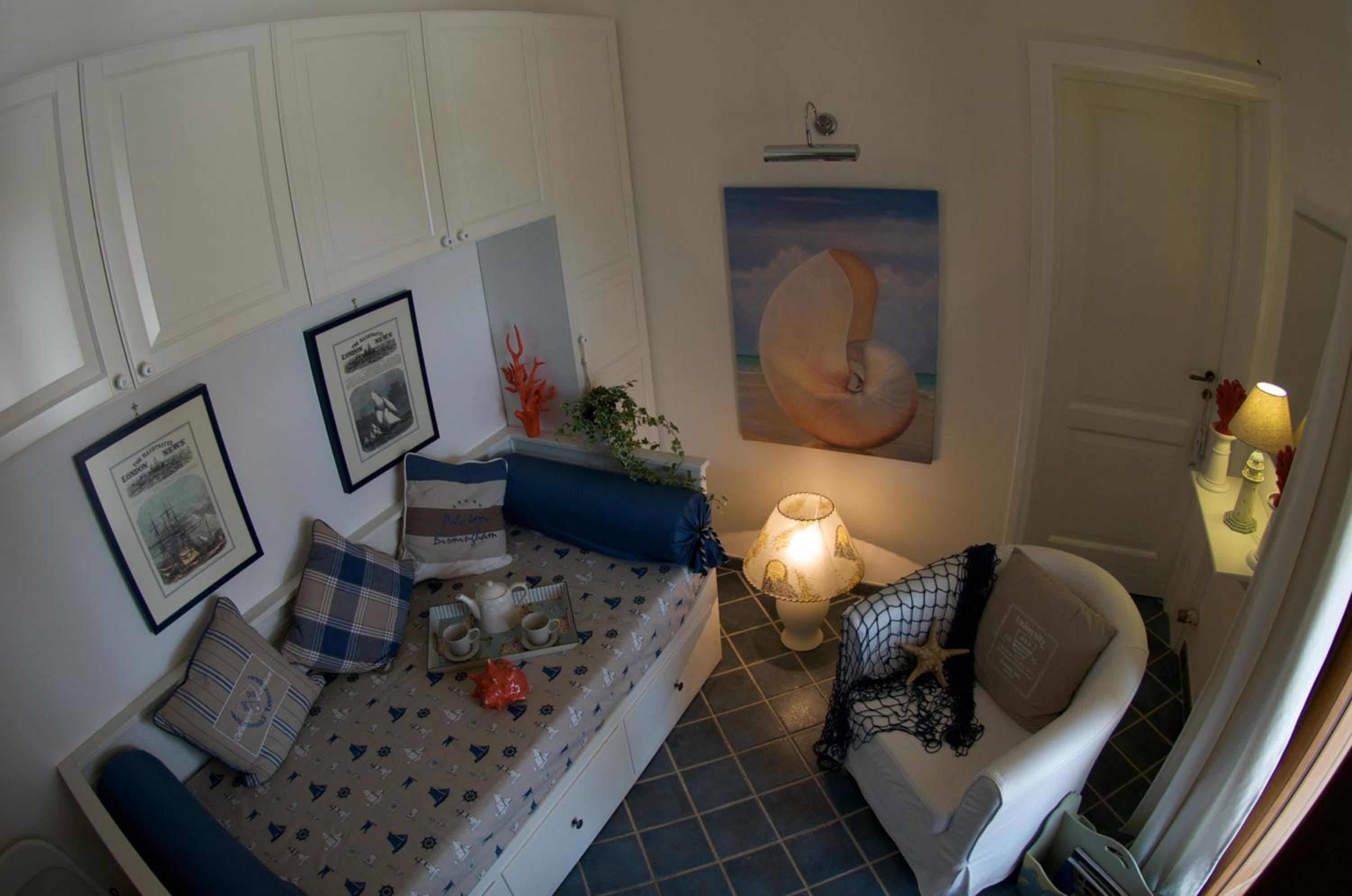 One-Bedroom House photo 1