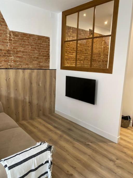 One-Bedroom Apartment photo 3